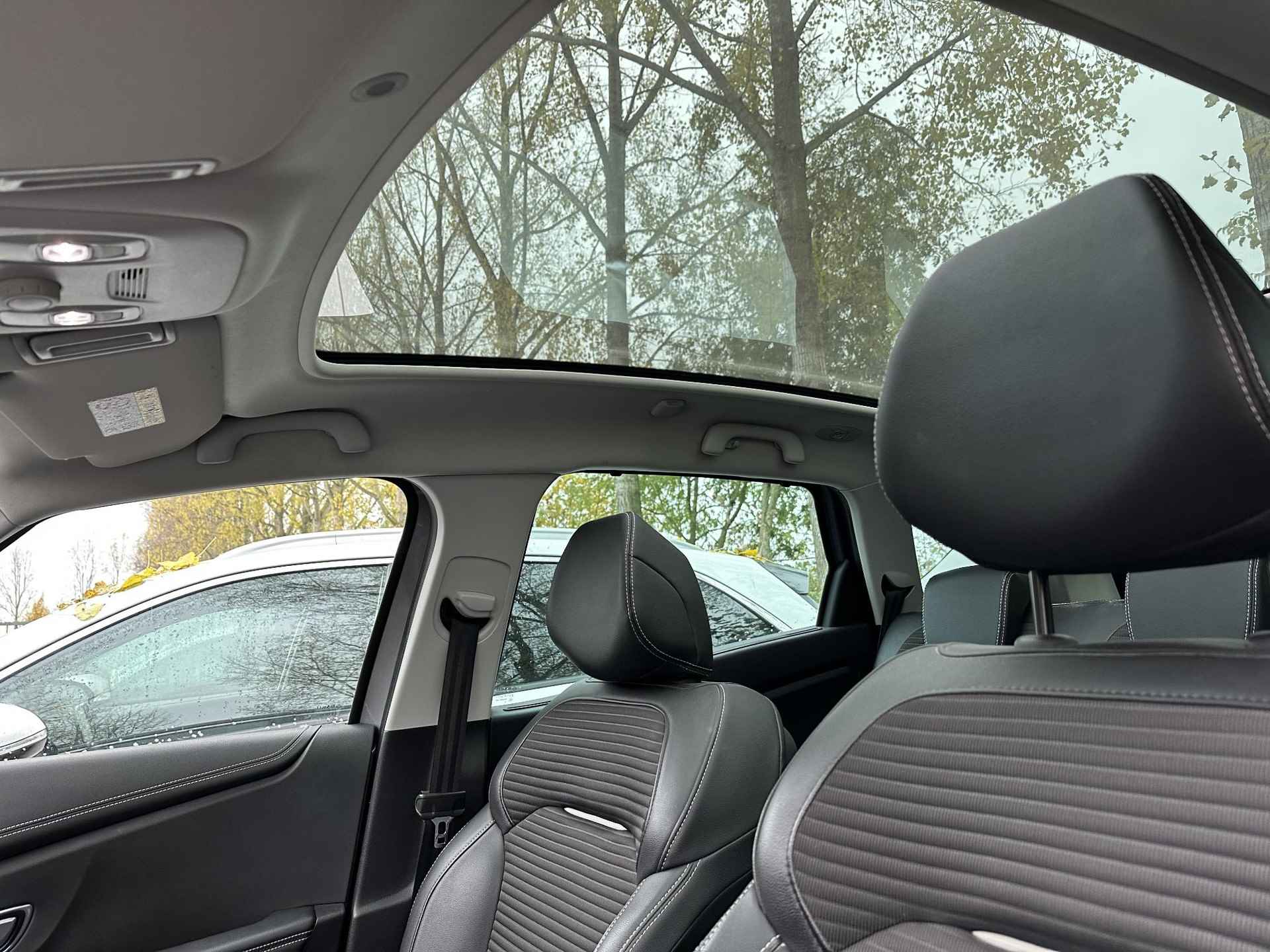 Renault Scénic 1.2 TCe 130 Intens | Trekhaak | Panoramadak | Parkeersensoren voor, zij en achteruitrijcamera - 9/14