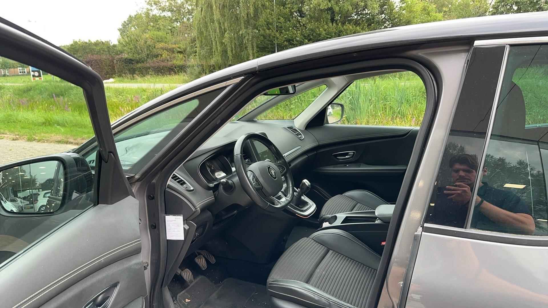 Renault Scénic 1.2 TCe 130 Intens | Trekhaak | Panoramadak | Parkeersensoren voor, zij en achteruitrijcamera - 10/14