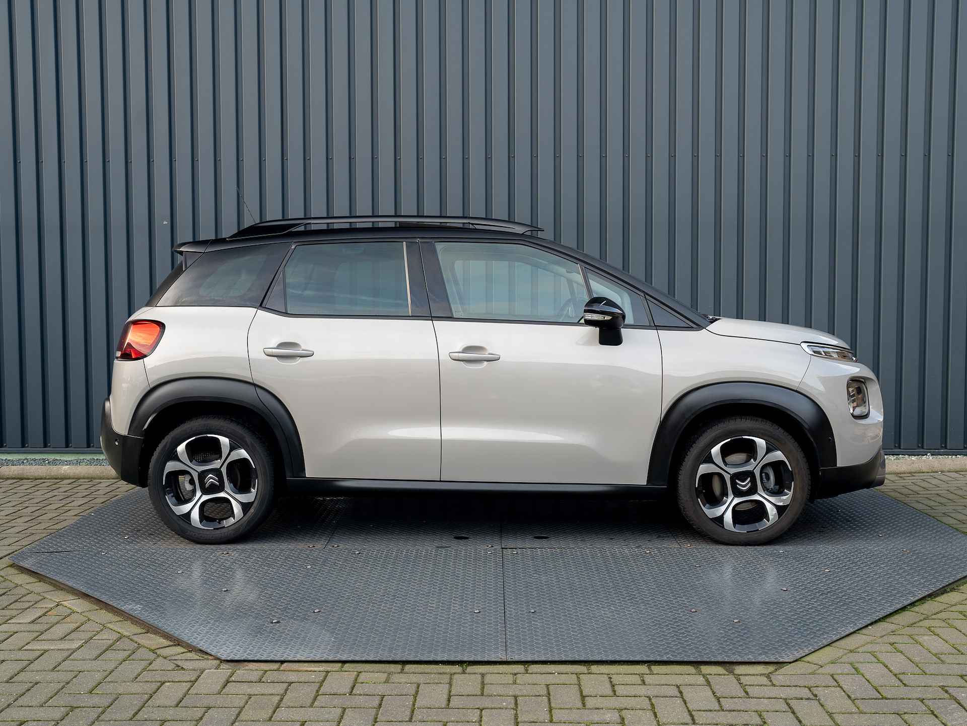 Citroën C3 Aircross 1.2 PureTech S&S Shine | Panodak | Trekhaak afnb. | Head Up | Stoelverw. | Prijs Rijklaar!! - 26/52