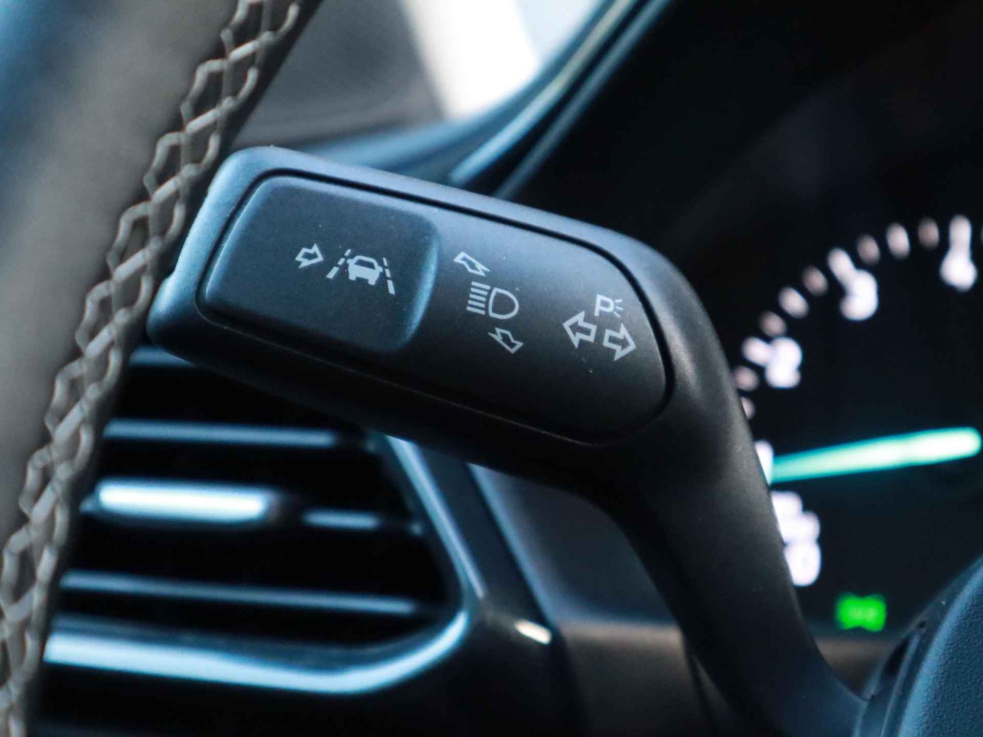 Ford Puma 1.0 EcoBoost Hybrid Titanium 125pk | DEMO | direct leverbaar | Stoel- stuur en voorruitverwarming | Verlengde garantie | 17 inch ST Line velgen | Navigatie | Cruise control - 28/53