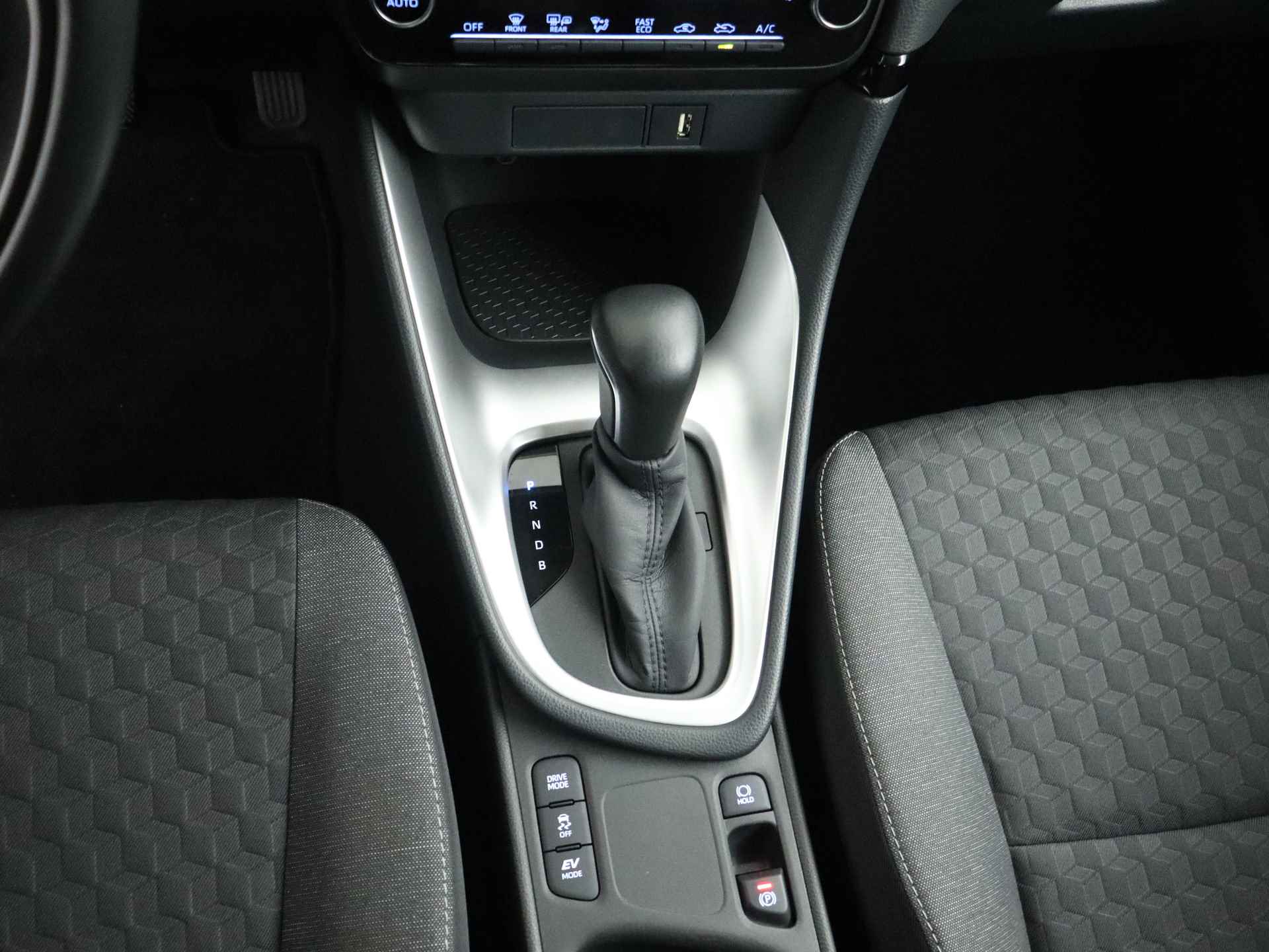Toyota Yaris 1.5 Hybrid Dynamic | Navigatie | Apple CarPlay | Trekhaak | Camera | - 12/41