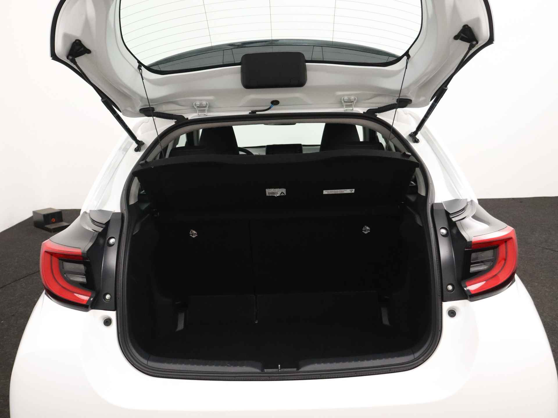 Toyota Yaris 1.5 Hybrid Dynamic | Navigatie | Apple CarPlay | Trekhaak | Camera | - 34/41
