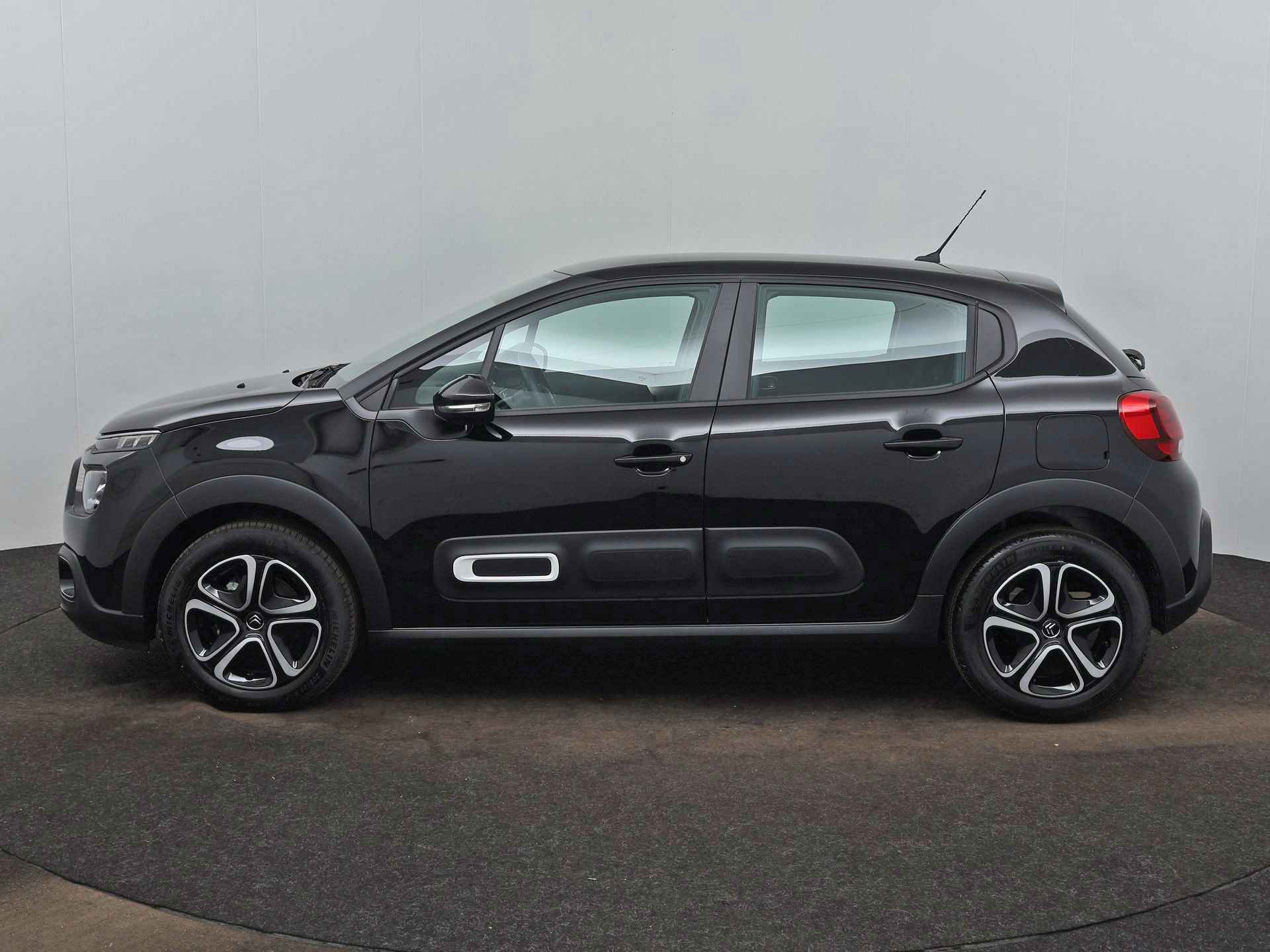 Citroën C3 PureTech 83pk Plus | Rijklaar | Connect Nav | Parkeersensoren | - 11/27