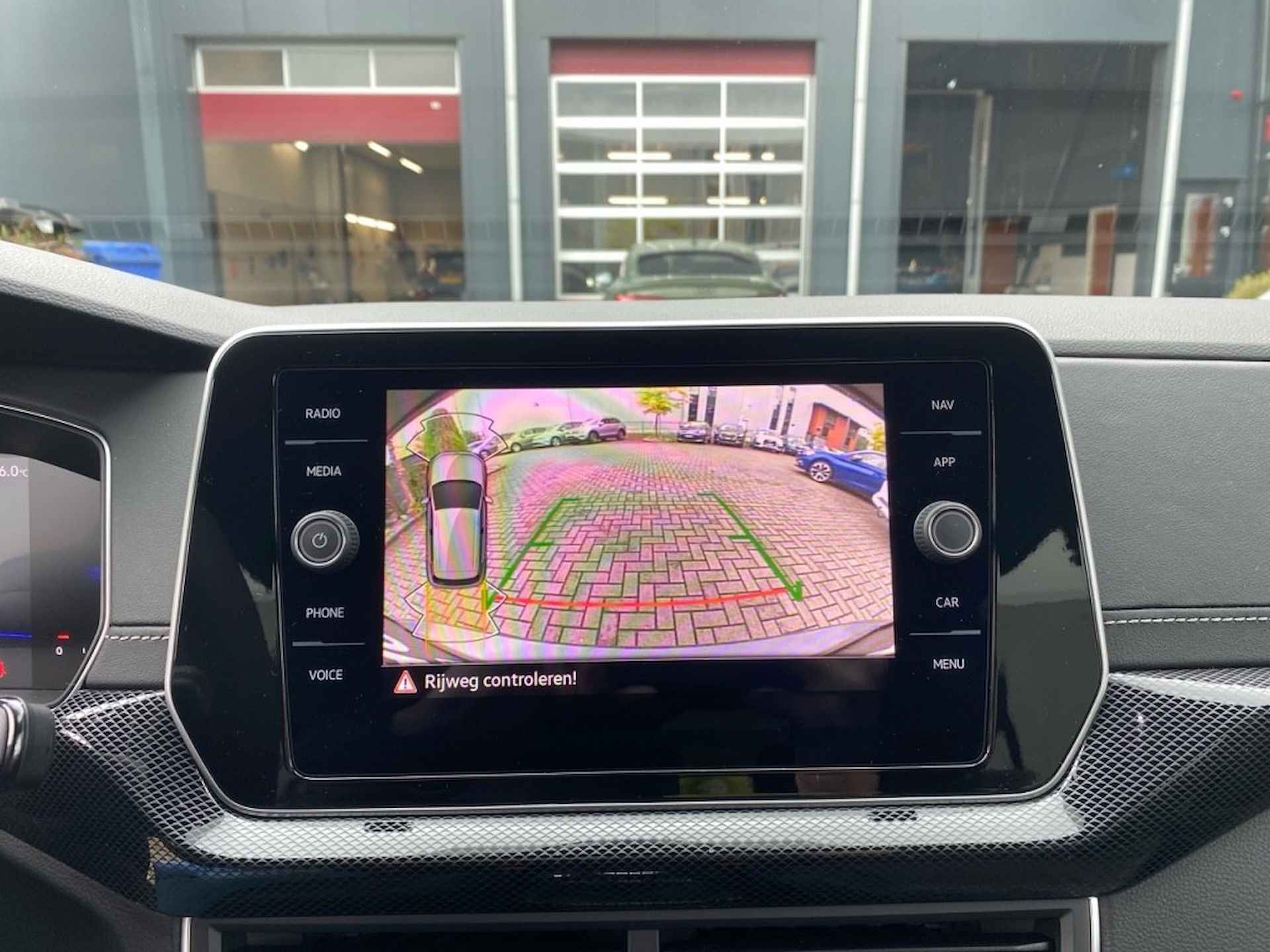 VOLKSWAGEN T-cross NIEUW MODEL!! 1.5 TSI DSG R-LINE CAMERA/CARPLAY/STOELVERW/ACC - 21/23