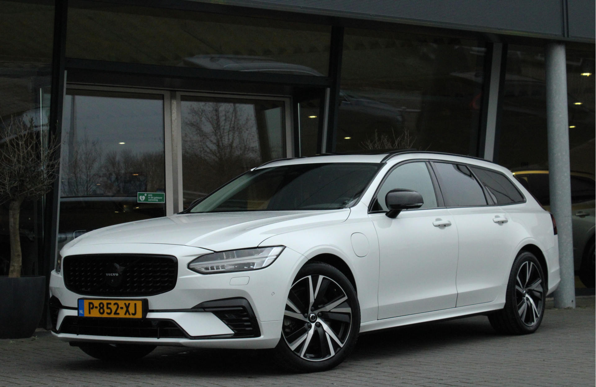 Volvo V90 T6 Plus Dark Long Range | Luchtvering | Harman/Kardon | 360° Camera | Panoramadak | Memory-Seats | BLIS | Trekhaak | DAB