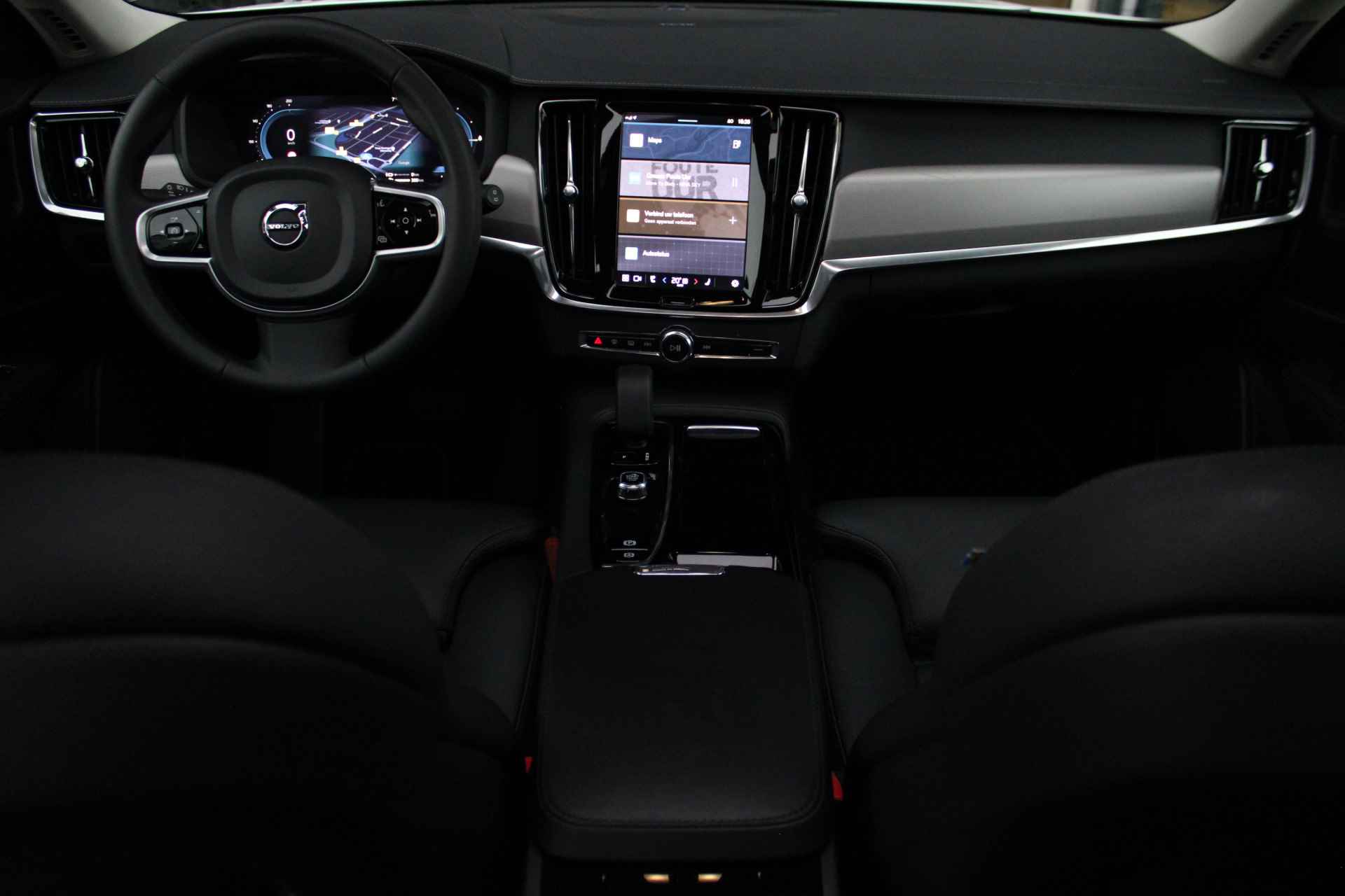 Volvo V90 T6 Plus Dark Long Range | Luchtvering | Harman/Kardon | 360° Camera | Panoramadak | Memory-Seats | BLIS | Trekhaak | DAB - 7/40