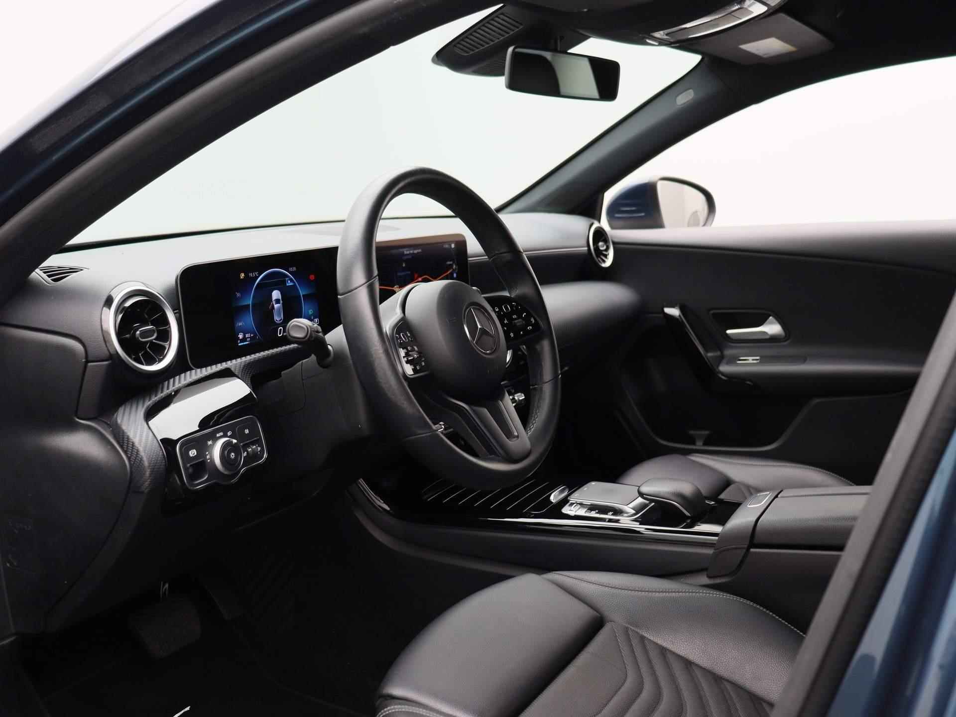 Mercedes-Benz A-klasse 180 d Business Solution | Navi | Cruise | PDC V+A | LED | Camera | Wide Screen | Half-Leder | Comfort Stoelen | - 32/39