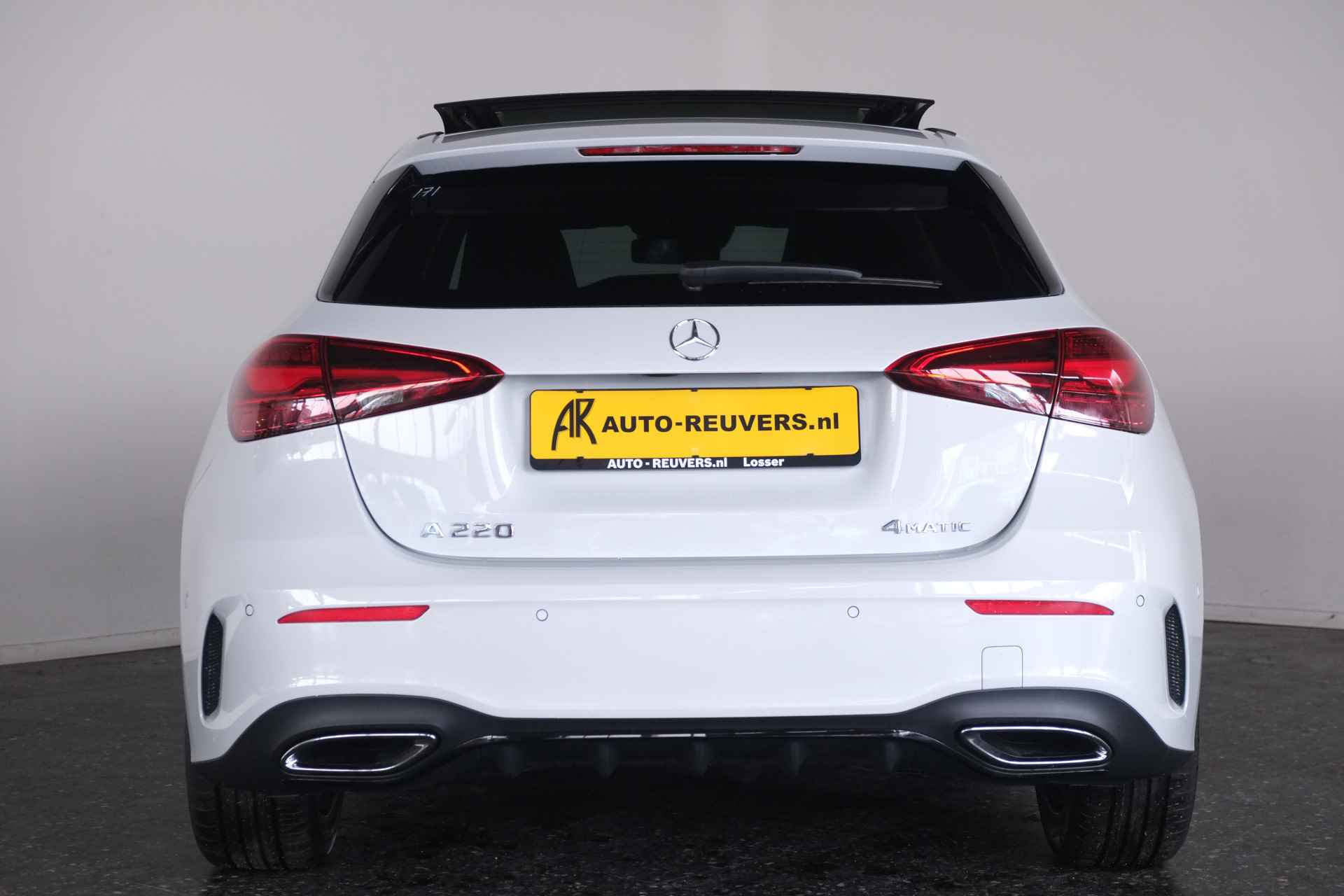 Mercedes-Benz A-Klasse 220 4MATIC AMG / Panorama / Opendak / Leder / LED / Burmester / Camera / Carplay - 6/35