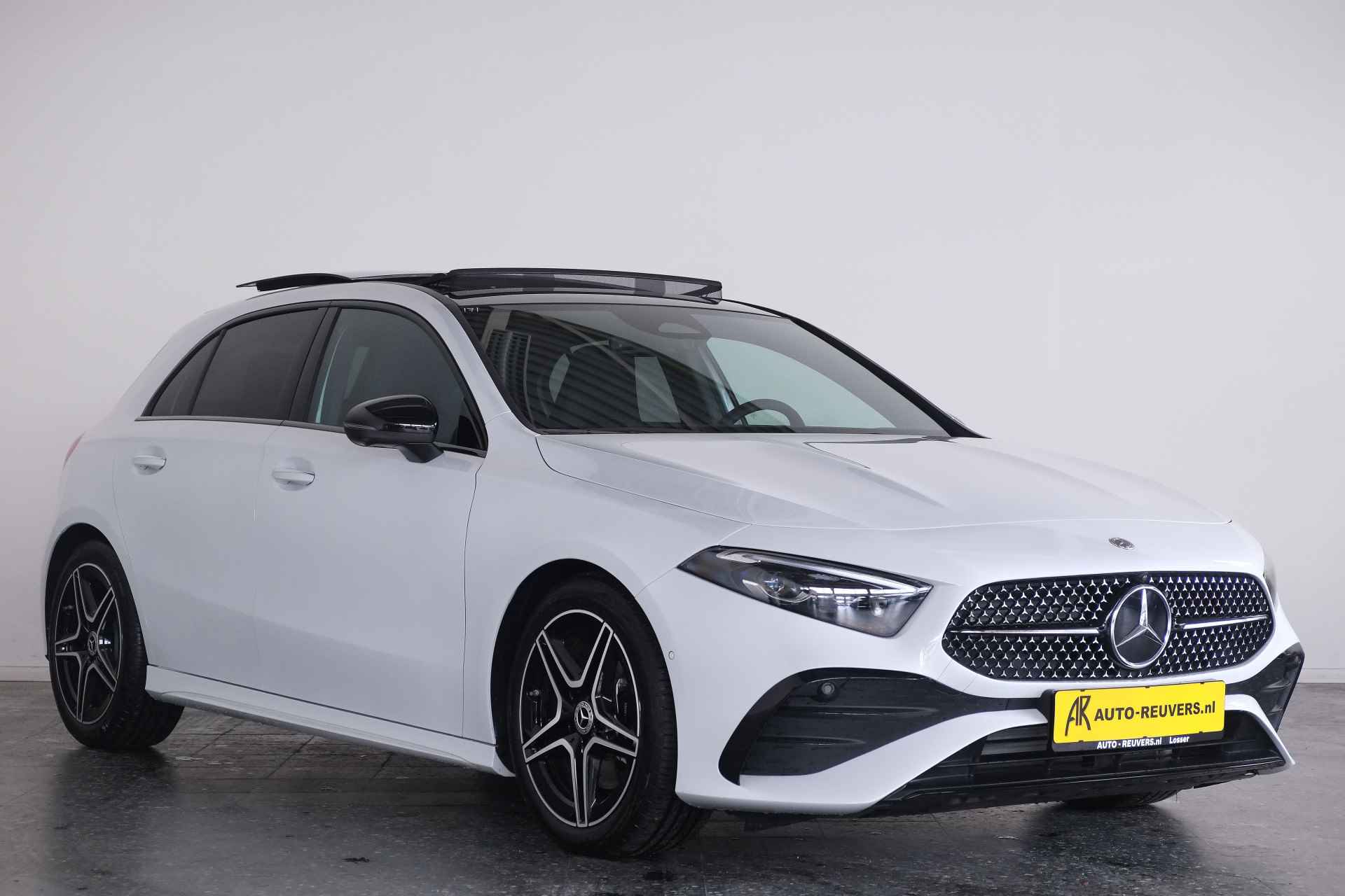 Mercedes-Benz A-Klasse 220 4MATIC AMG / Panorama / Opendak / Leder / LED / Burmester / Camera / Carplay - 9/35