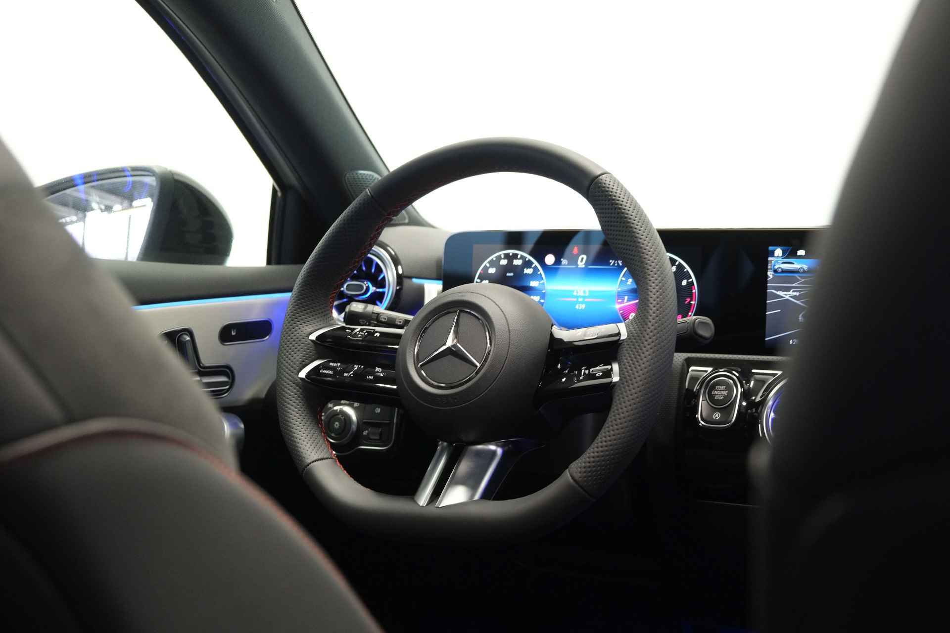 Mercedes-Benz A-Klasse 220 4MATIC AMG / Panorama / Opendak / Leder / LED / Burmester / Camera / Carplay - 16/35