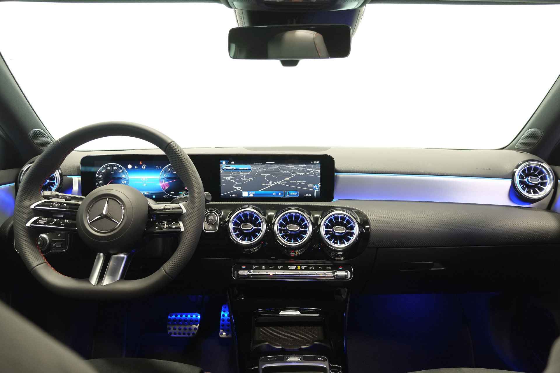 Mercedes-Benz A-Klasse 220 4MATIC AMG / Panorama / Opendak / Leder / LED / Burmester / Camera / Carplay - 33/35