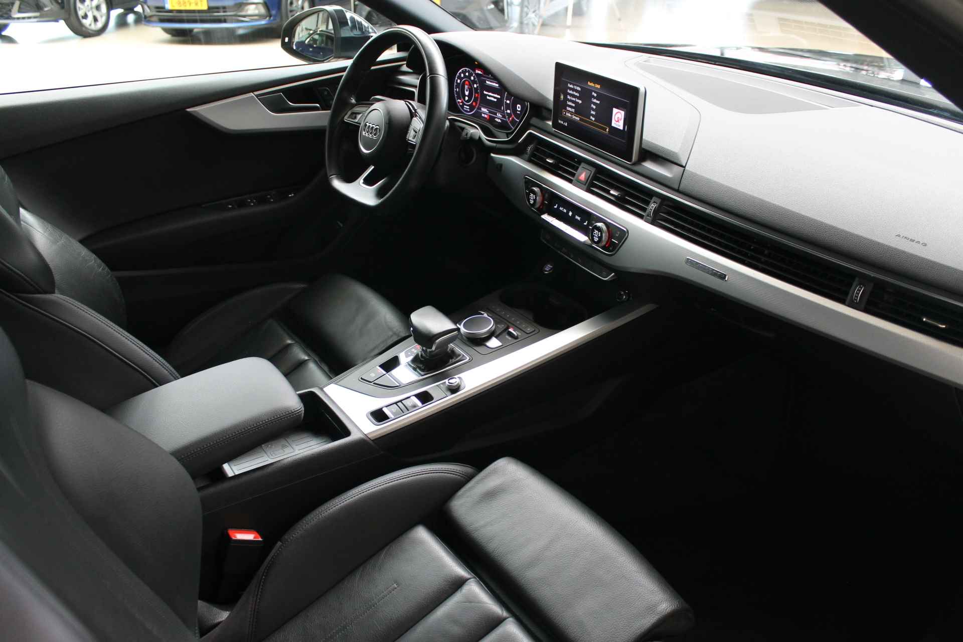Audi A5 Cabriolet 2.0 TFSI 252pk MHEV Sport Pro Line S-line Nekverwarming/Lederen bekleding/Wegklapbare trekhaak/360° camera/Adaptive Cruise Control/Lane assist/DAB tuner 100% (Dealer) onderhouden label - 38/45