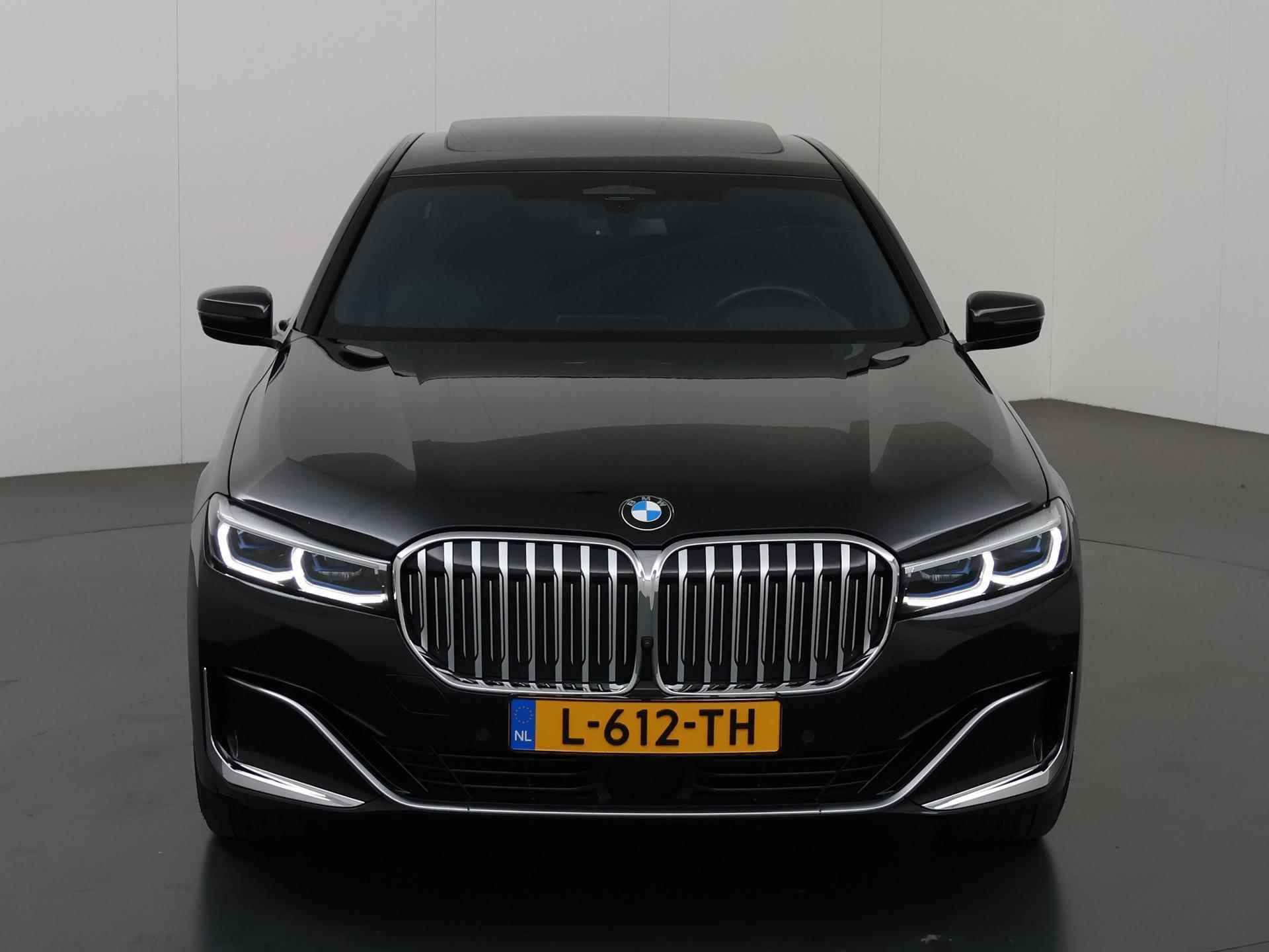 BMW 7-serie 750i xDrive High Executive | SoftClose | Harman/Kardon | Panoramadak | Adaptief onderstel | Lederen zetels + Geheugen | Laser Licht | HUD | 360 Camera | Geluid isolerend glas | Navigatie | Adaptieve CruiseControl | Stoel verwarming + Koeling | Stuurverwarming | - 4/53