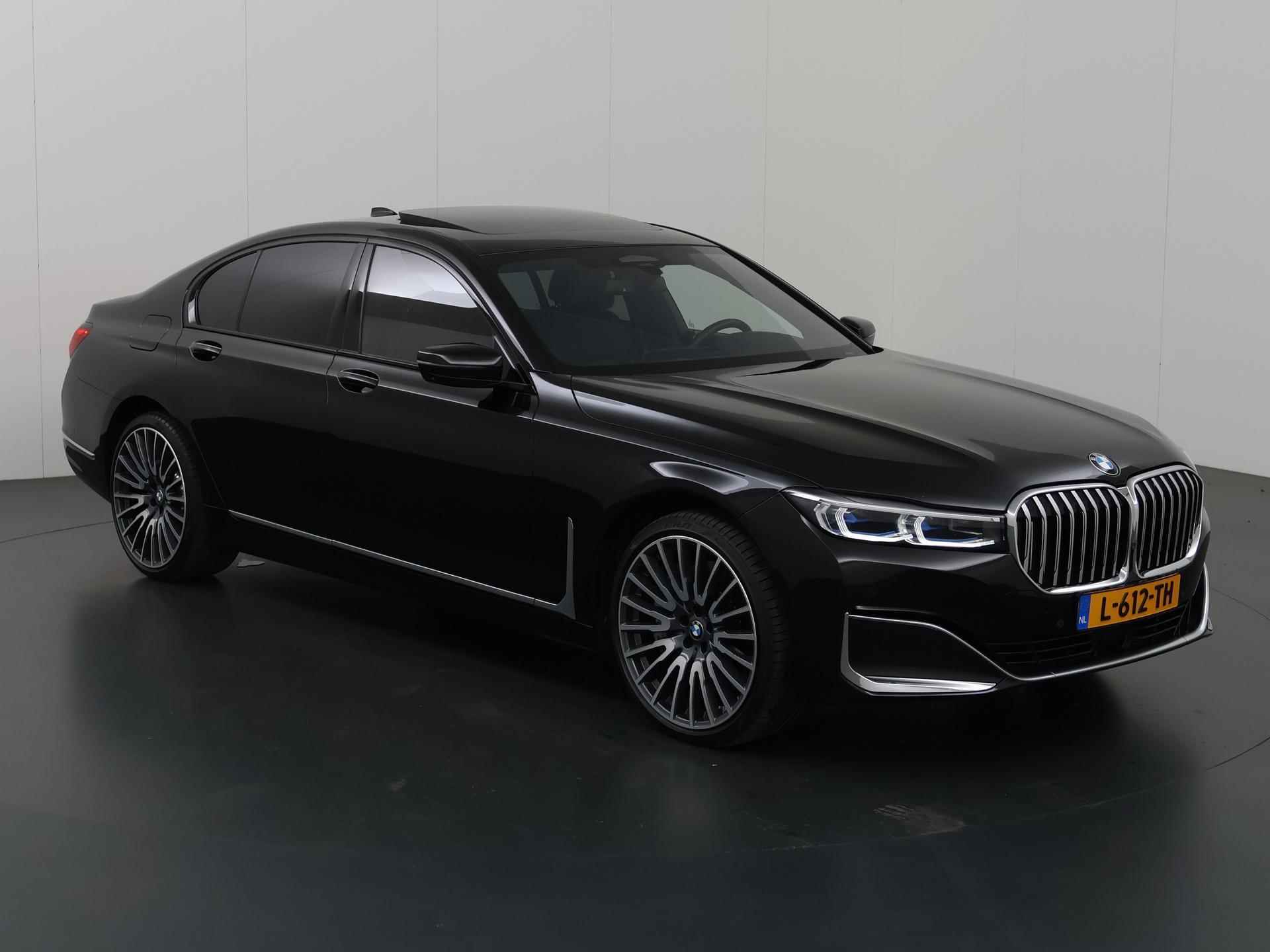 BMW 7-serie 750i xDrive High Executive | SoftClose | Harman/Kardon | Panoramadak | Adaptief onderstel | Lederen zetels + Geheugen | Laser Licht | HUD | 360 Camera | Geluid isolerend glas | Navigatie | Adaptieve CruiseControl | Stoel verwarming + Koeling | Stuurverwarming | - 24/53