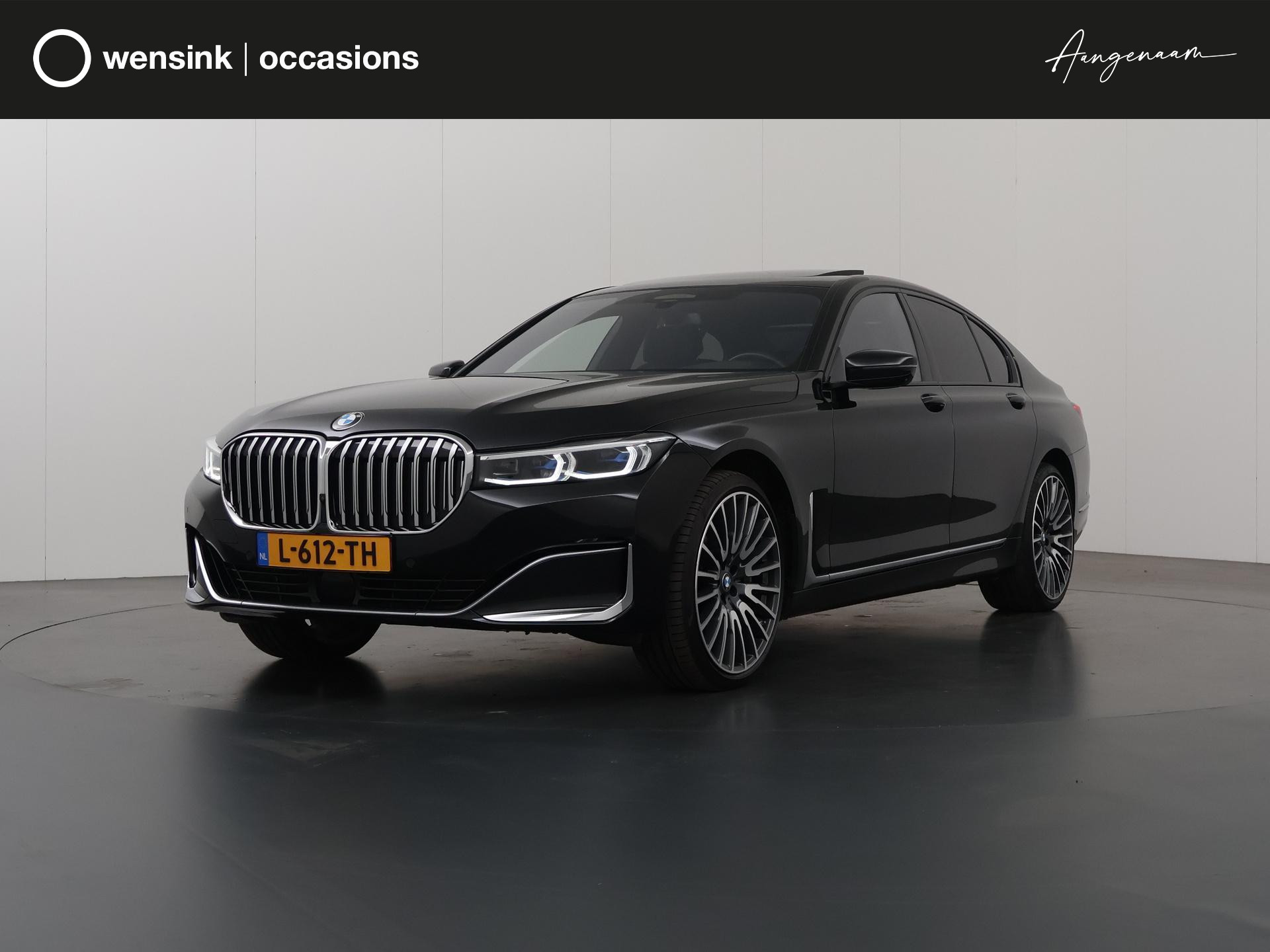 BMW 7-serie 750i xDrive High Executive | SoftClose | Harman/Kardon | Panoramadak | Adaptief onderstel | Lederen zetels + Geheugen | Laser Licht | HUD | 360 Camera | Geluid isolerend glas | Navigatie | Adaptieve CruiseControl | Stoel verwarming + Koeling | Stuurverwarming |