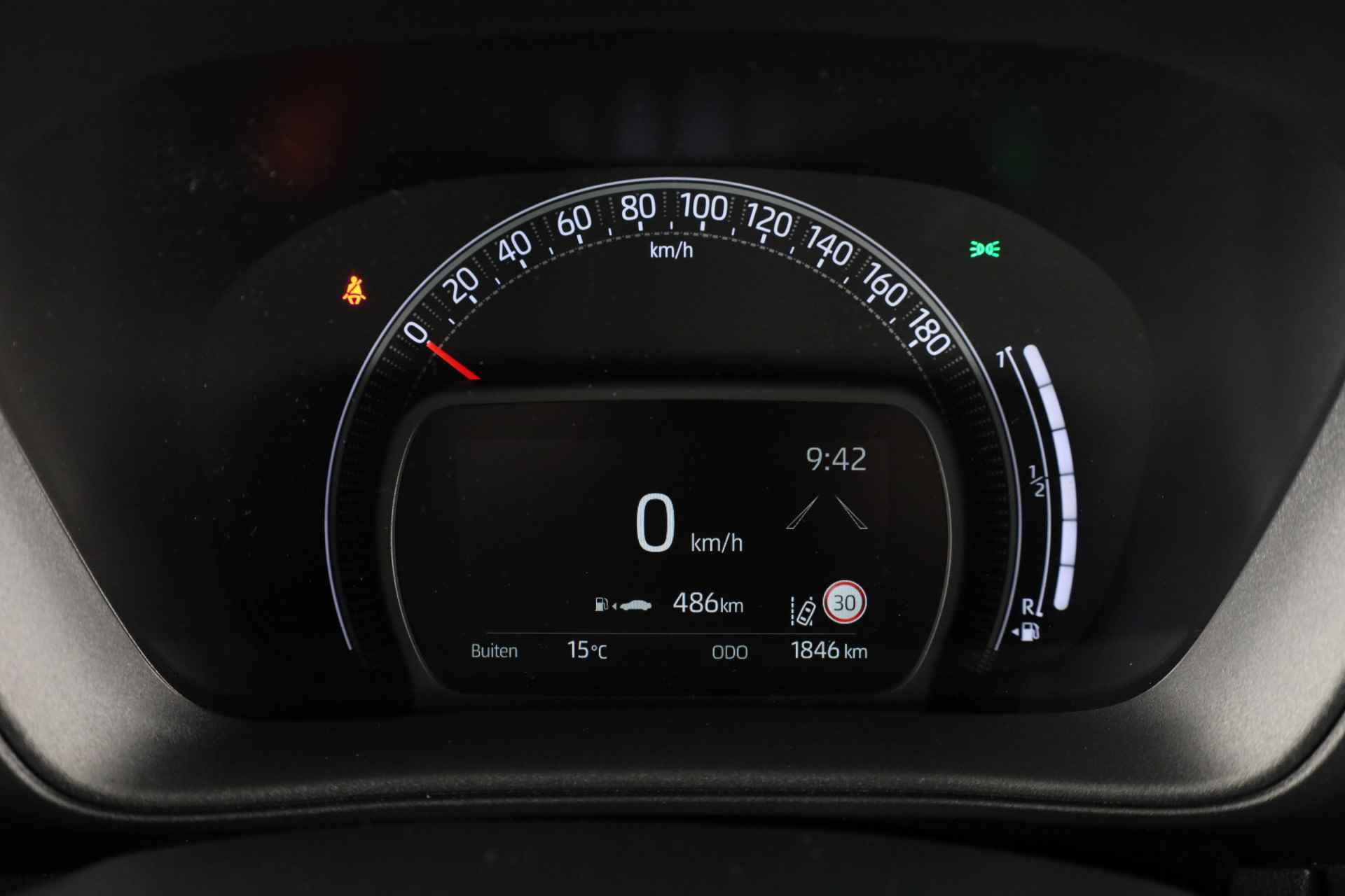 Toyota Aygo X 1.0 VVT-i MT Black & Red *Demo* | Apple Carplay / Android Auto | Parkeercamera | - 6/32