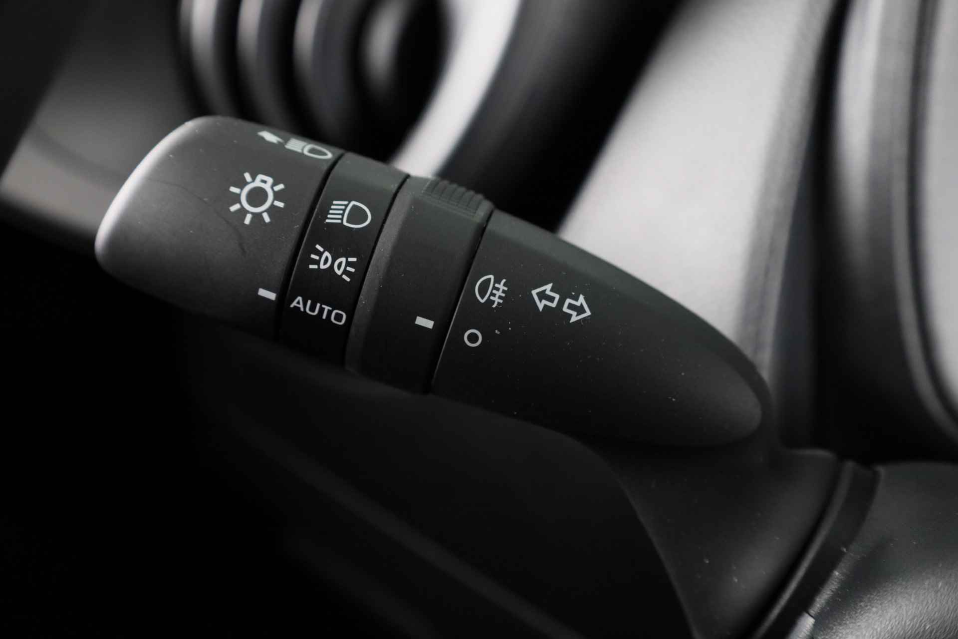 Toyota Aygo X 1.0 VVT-i MT Black & Red *Demo* | Apple Carplay / Android Auto | Parkeercamera | - 20/32