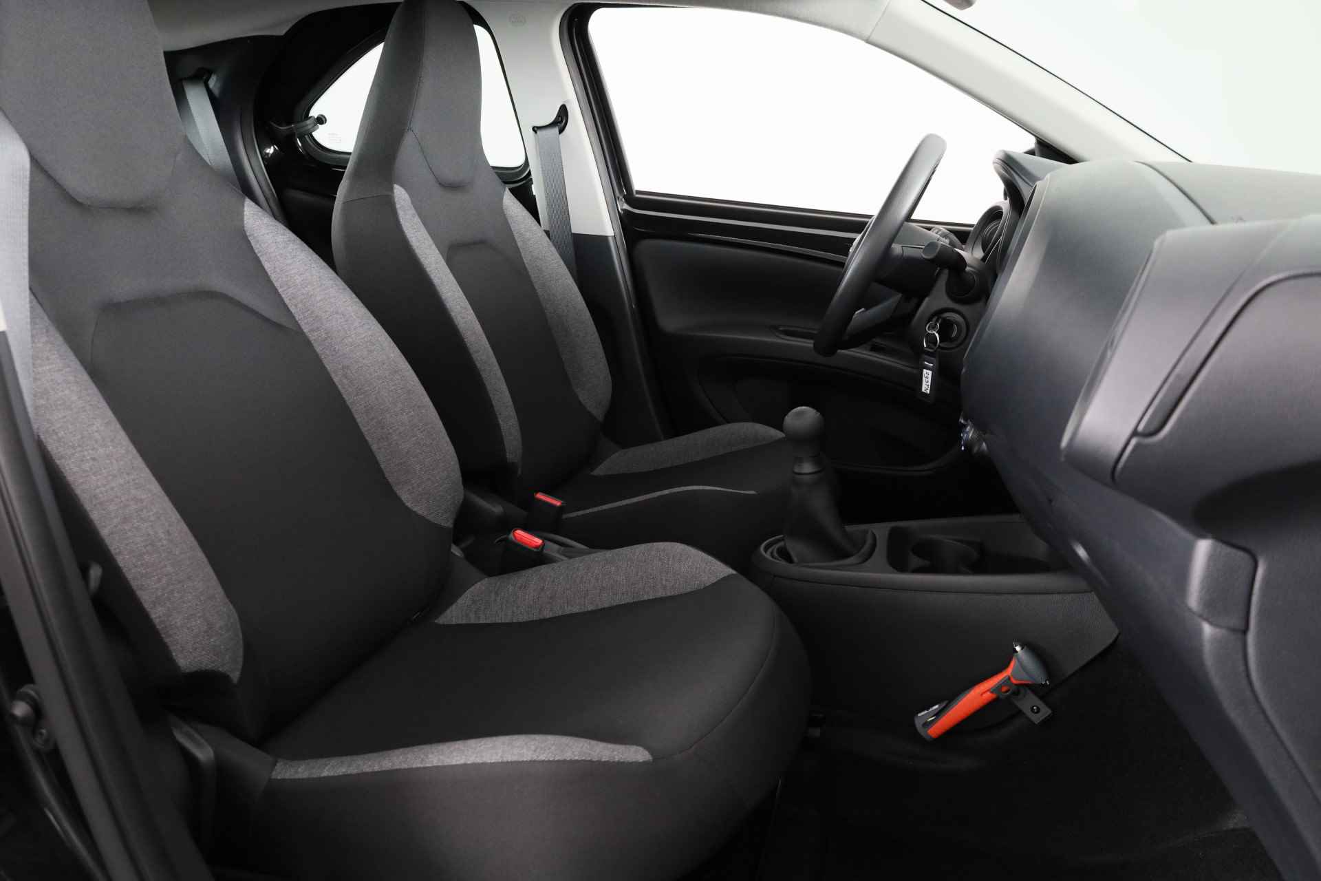 Toyota Aygo X 1.0 VVT-i MT Black & Red *Demo* | Apple Carplay / Android Auto | Parkeercamera | - 24/32