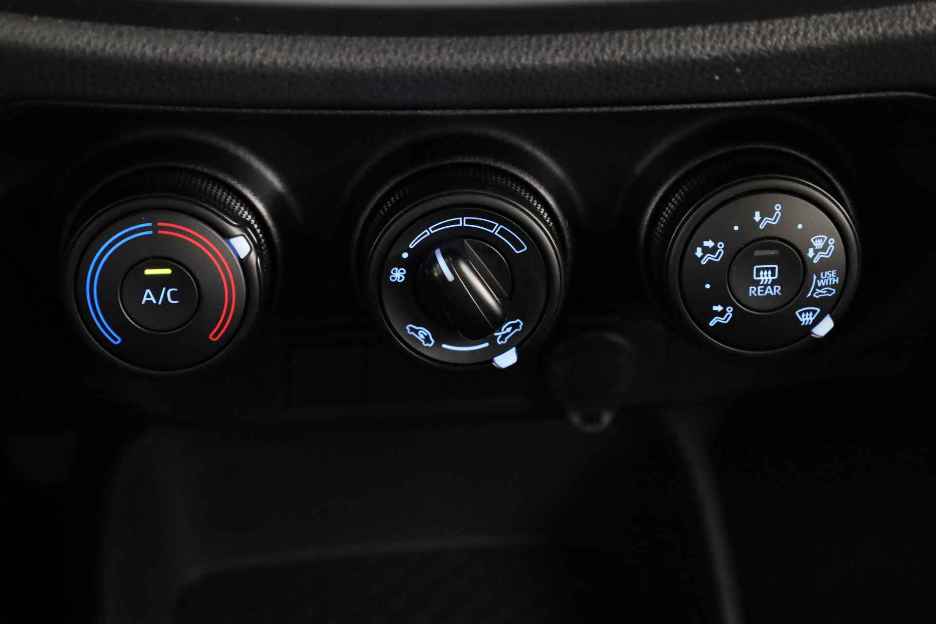 Toyota Aygo X 1.0 VVT-i MT Black & Red *Demo* | Apple Carplay / Android Auto | Parkeercamera | - 9/32