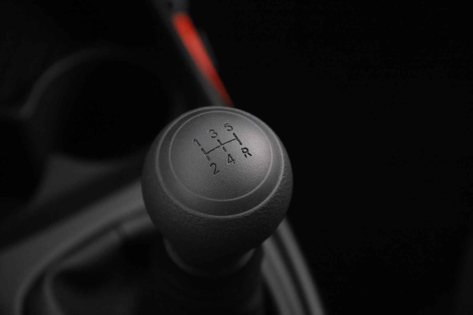 Toyota Aygo X 1.0 VVT-i MT Black & Red *Demo* | Apple Carplay / Android Auto | Parkeercamera | - 10/32