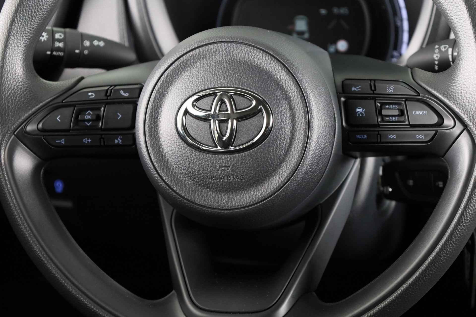Toyota Aygo X 1.0 VVT-i MT Black & Red *Demo* | Apple Carplay / Android Auto | Parkeercamera | - 19/32