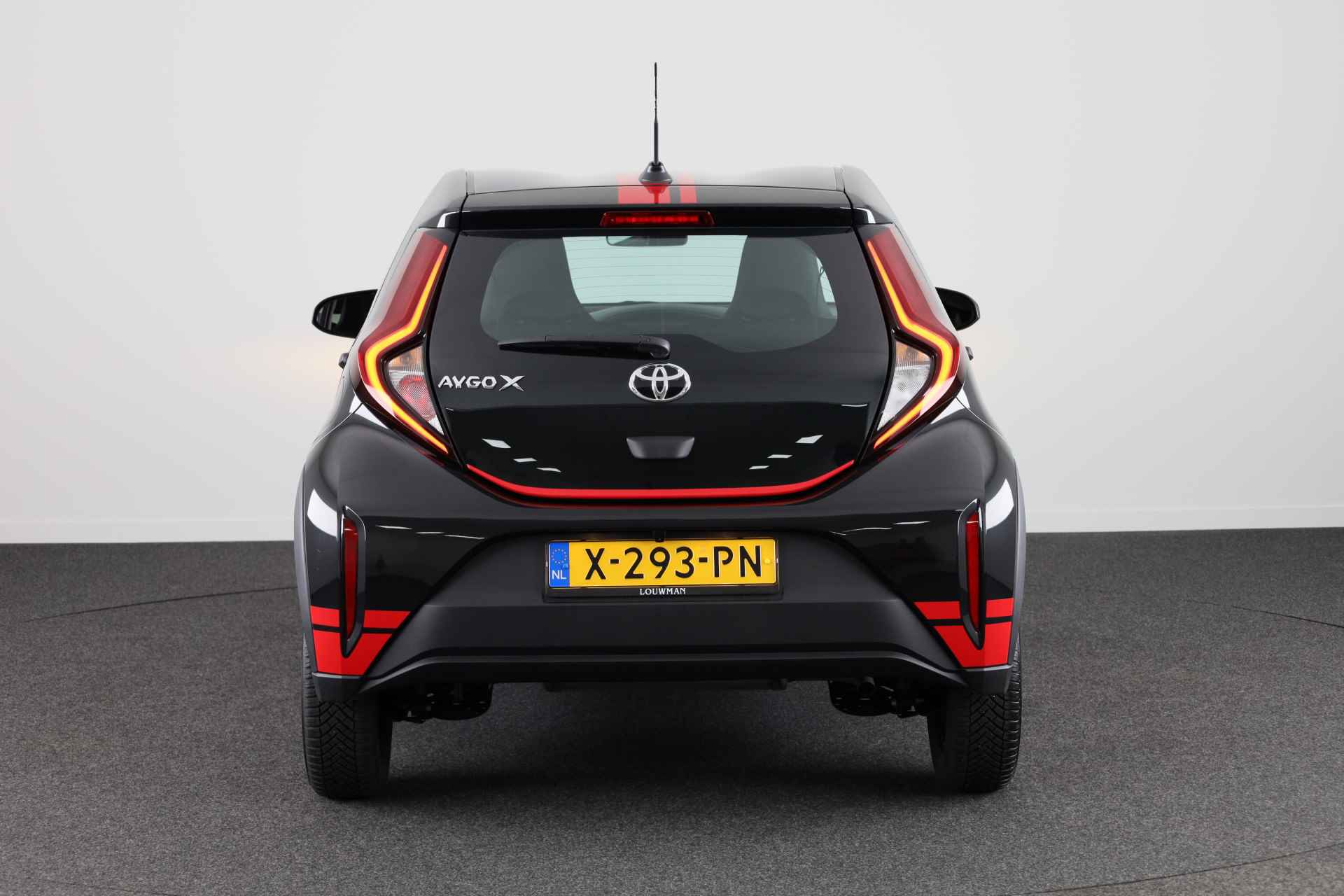 Toyota Aygo X 1.0 VVT-i MT Black & Red *Demo* | Apple Carplay / Android Auto | Parkeercamera | - 22/32