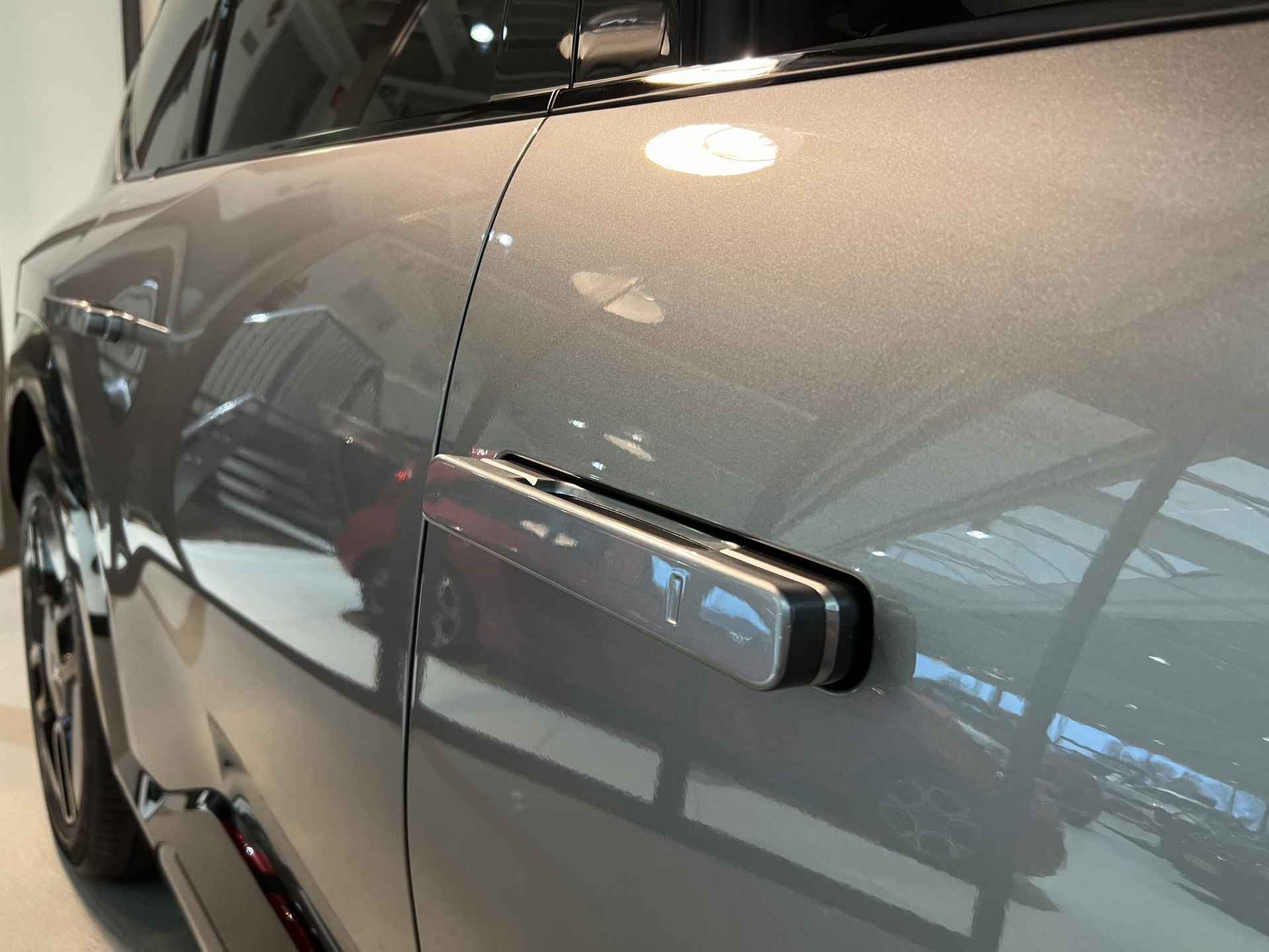 Kia EV9 Launch Edition GT-Line AWD 100 kWh | Te Bestellen! | Digitale Binnenspiegel | 360 Graden Camera | Stuurverwarming | Stoelverwarming-/Ventilatie V & A | Elektrische Achterklep | 21" LM Zwarte Velgen | - 13/59
