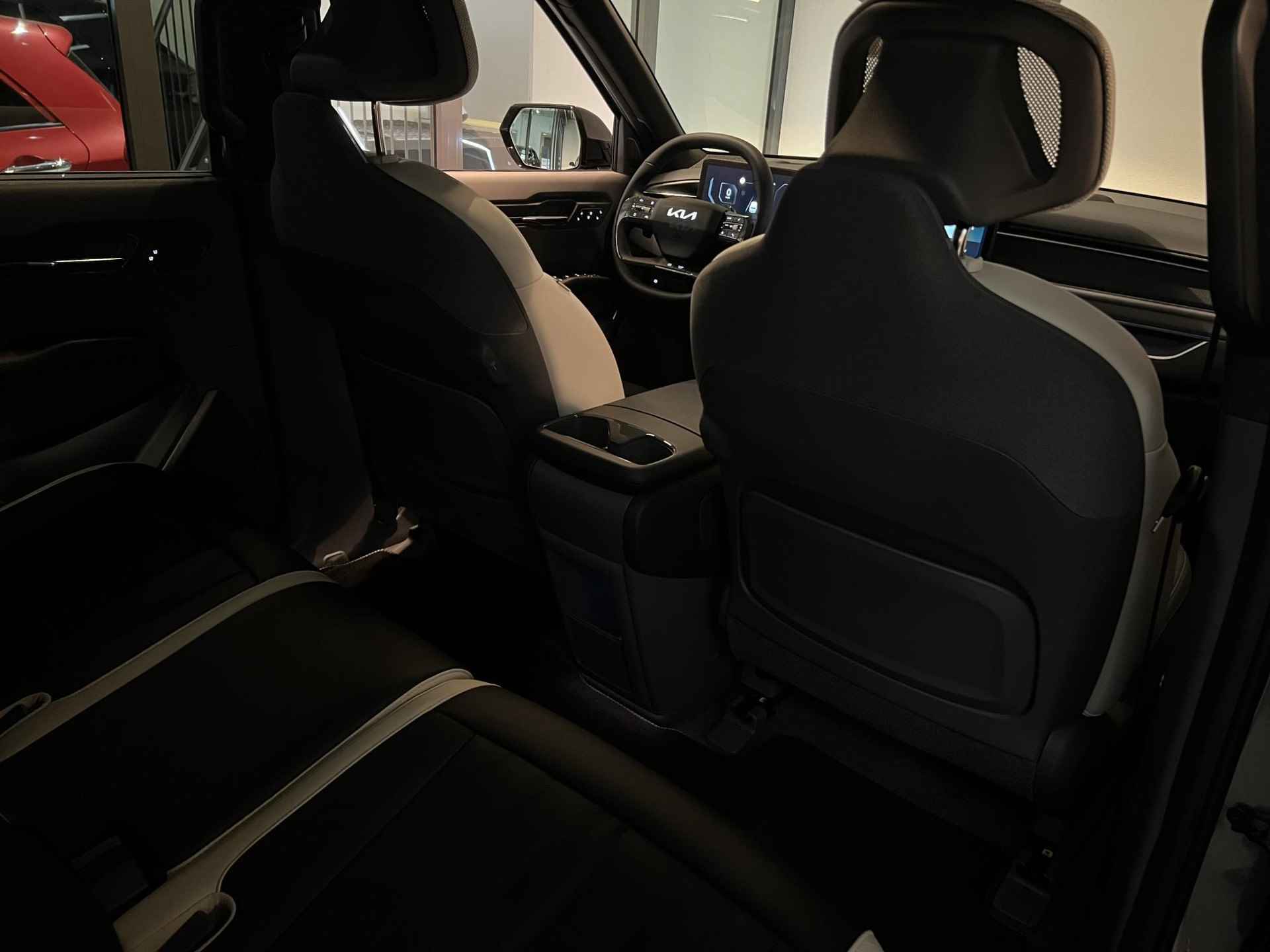 Kia EV9 Launch Edition GT-Line AWD 100 kWh | Te Bestellen! | Digitale Binnenspiegel | 360 Graden Camera | Stuurverwarming | Stoelverwarming-/Ventilatie V & A | Elektrische Achterklep | 21" LM Zwarte Velgen | - 20/59