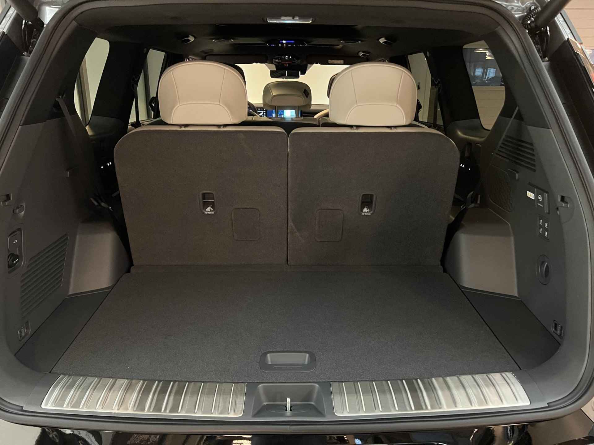 Kia EV9 Launch Edition GT-Line AWD 100 kWh | Te Bestellen! | Digitale Binnenspiegel | 360 Graden Camera | Stuurverwarming | Stoelverwarming-/Ventilatie V & A | Elektrische Achterklep | 21" LM Zwarte Velgen | - 22/59