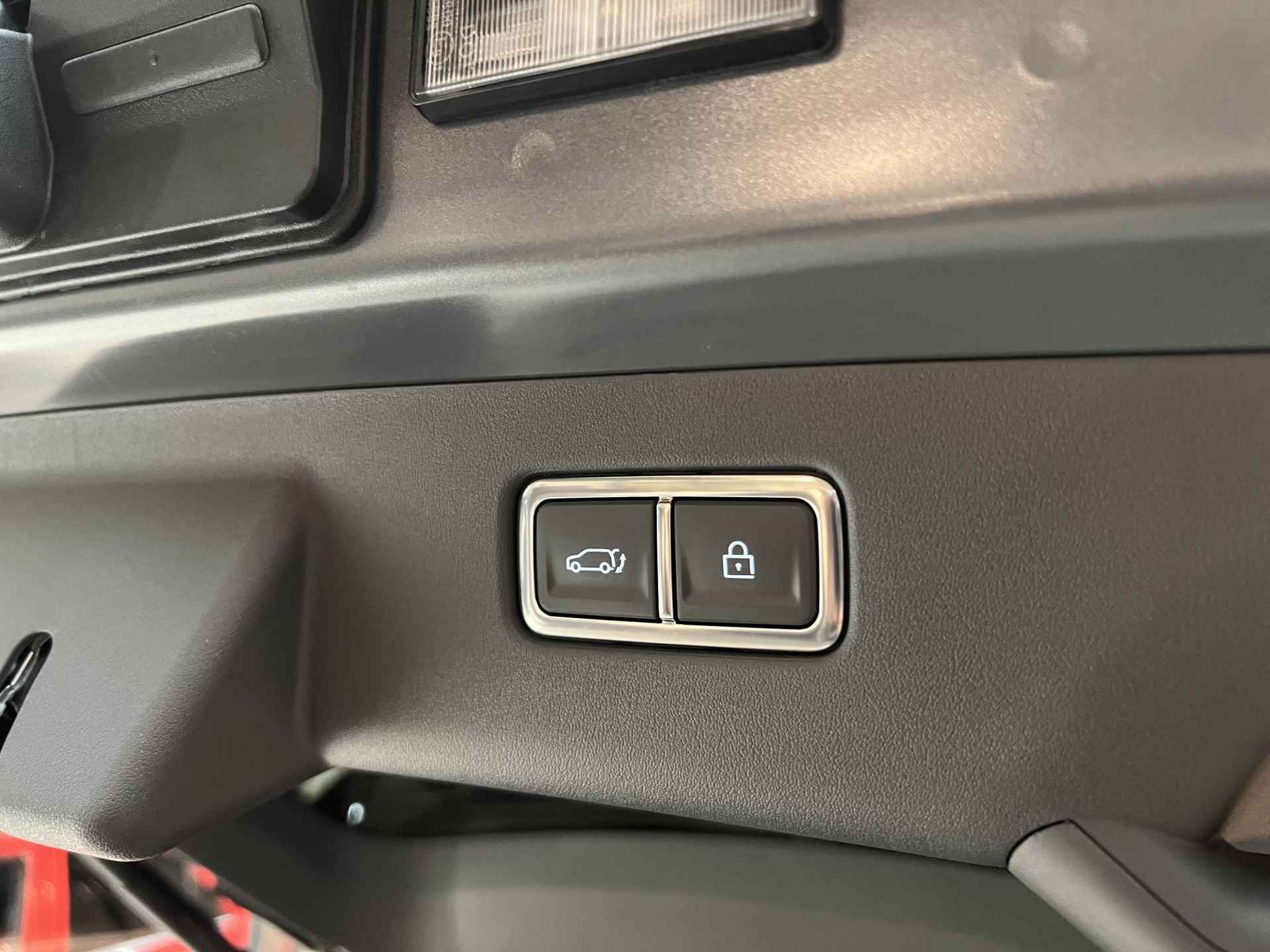 Kia EV9 Launch Edition GT-Line AWD 100 kWh | Te Bestellen! | Digitale Binnenspiegel | 360 Graden Camera | Stuurverwarming | Stoelverwarming-/Ventilatie V & A | Elektrische Achterklep | 21" LM Zwarte Velgen | - 28/59