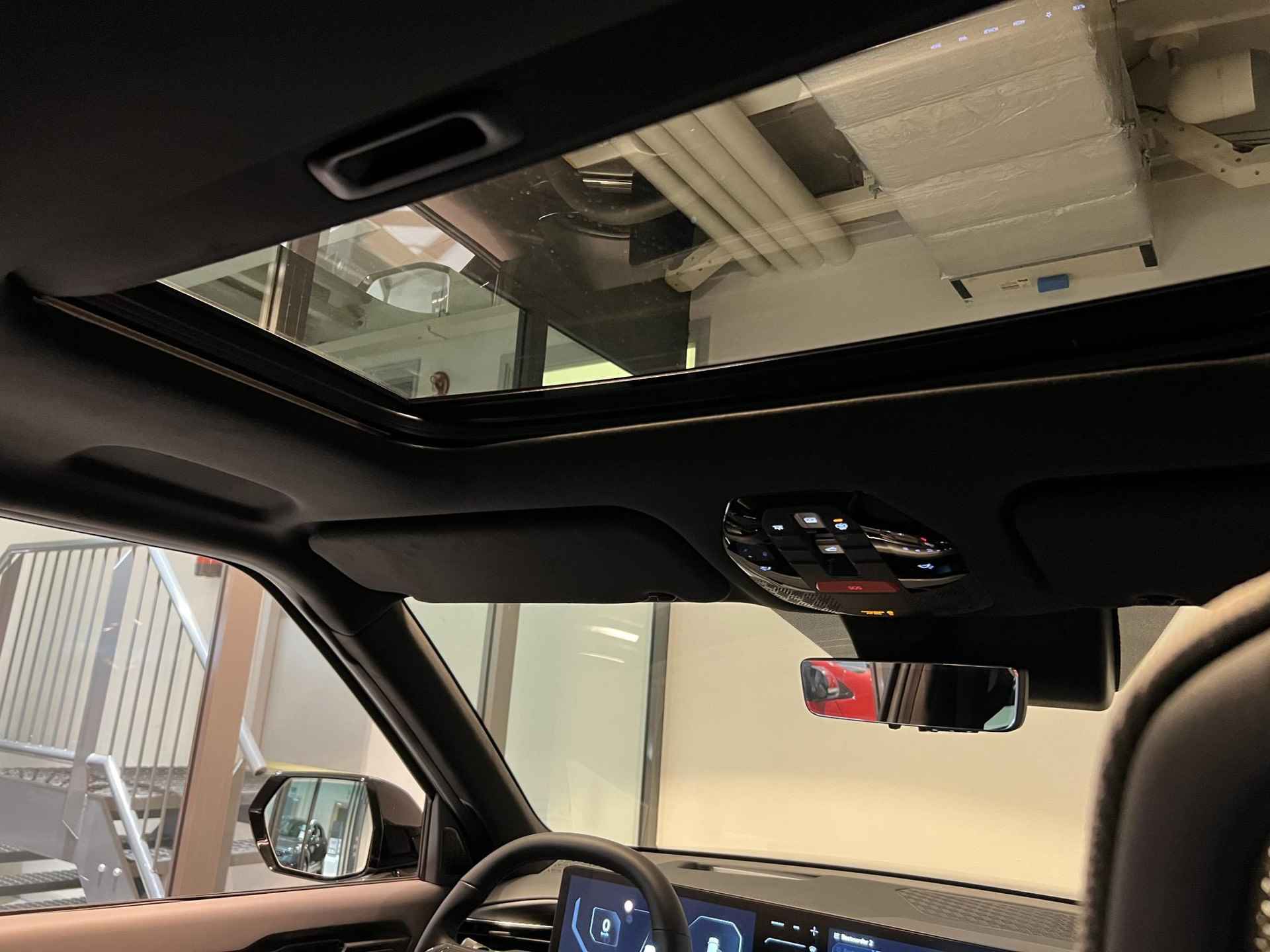 Kia EV9 Launch Edition GT-Line AWD 100 kWh | Te Bestellen! | Digitale Binnenspiegel | 360 Graden Camera | Stuurverwarming | Stoelverwarming-/Ventilatie V & A | Elektrische Achterklep | 21" LM Zwarte Velgen | - 29/59