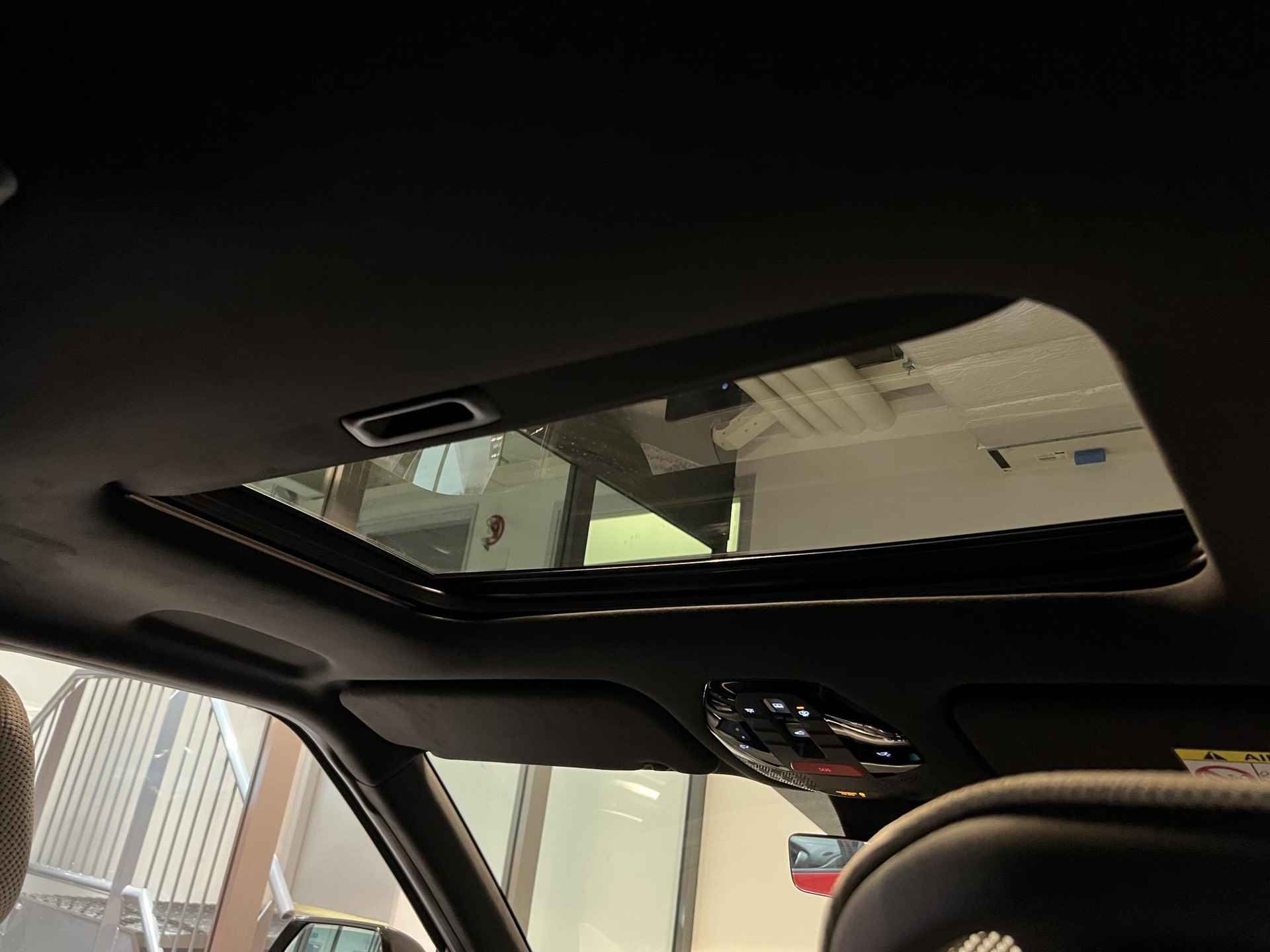 Kia EV9 Launch Edition GT-Line AWD 100 kWh | Te Bestellen! | Digitale Binnenspiegel | 360 Graden Camera | Stuurverwarming | Stoelverwarming-/Ventilatie V & A | Elektrische Achterklep | 21" LM Zwarte Velgen | - 30/59