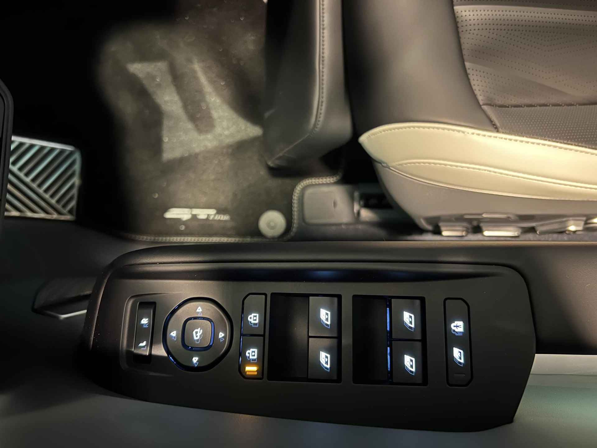 Kia EV9 Launch Edition GT-Line AWD 100 kWh | Te Bestellen! | Digitale Binnenspiegel | 360 Graden Camera | Stuurverwarming | Stoelverwarming-/Ventilatie V & A | Elektrische Achterklep | 21" LM Zwarte Velgen | - 37/59