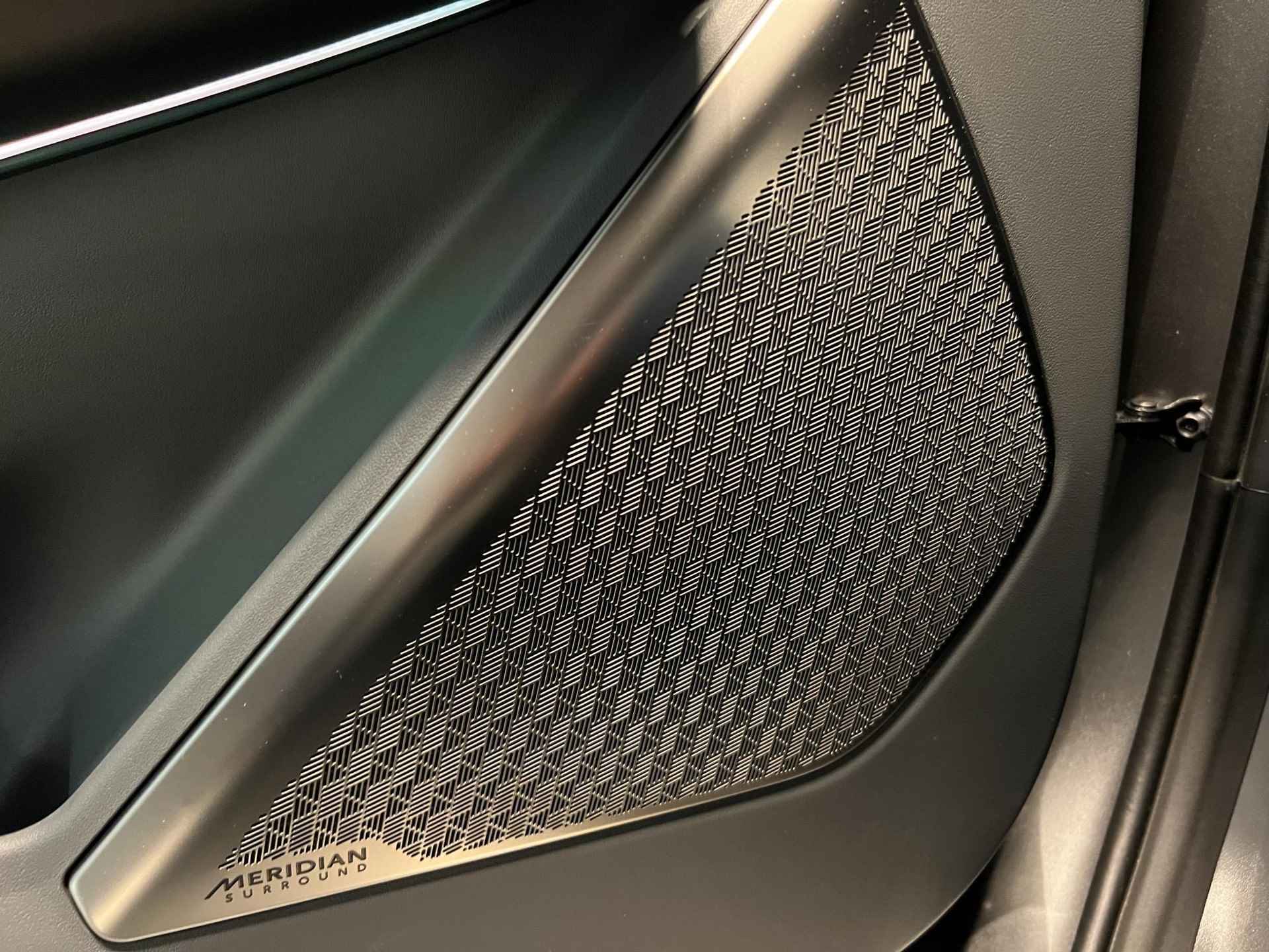 Kia EV9 Launch Edition GT-Line AWD 100 kWh | Te Bestellen! | Digitale Binnenspiegel | 360 Graden Camera | Stuurverwarming | Stoelverwarming-/Ventilatie V & A | Elektrische Achterklep | 21" LM Zwarte Velgen | - 39/59