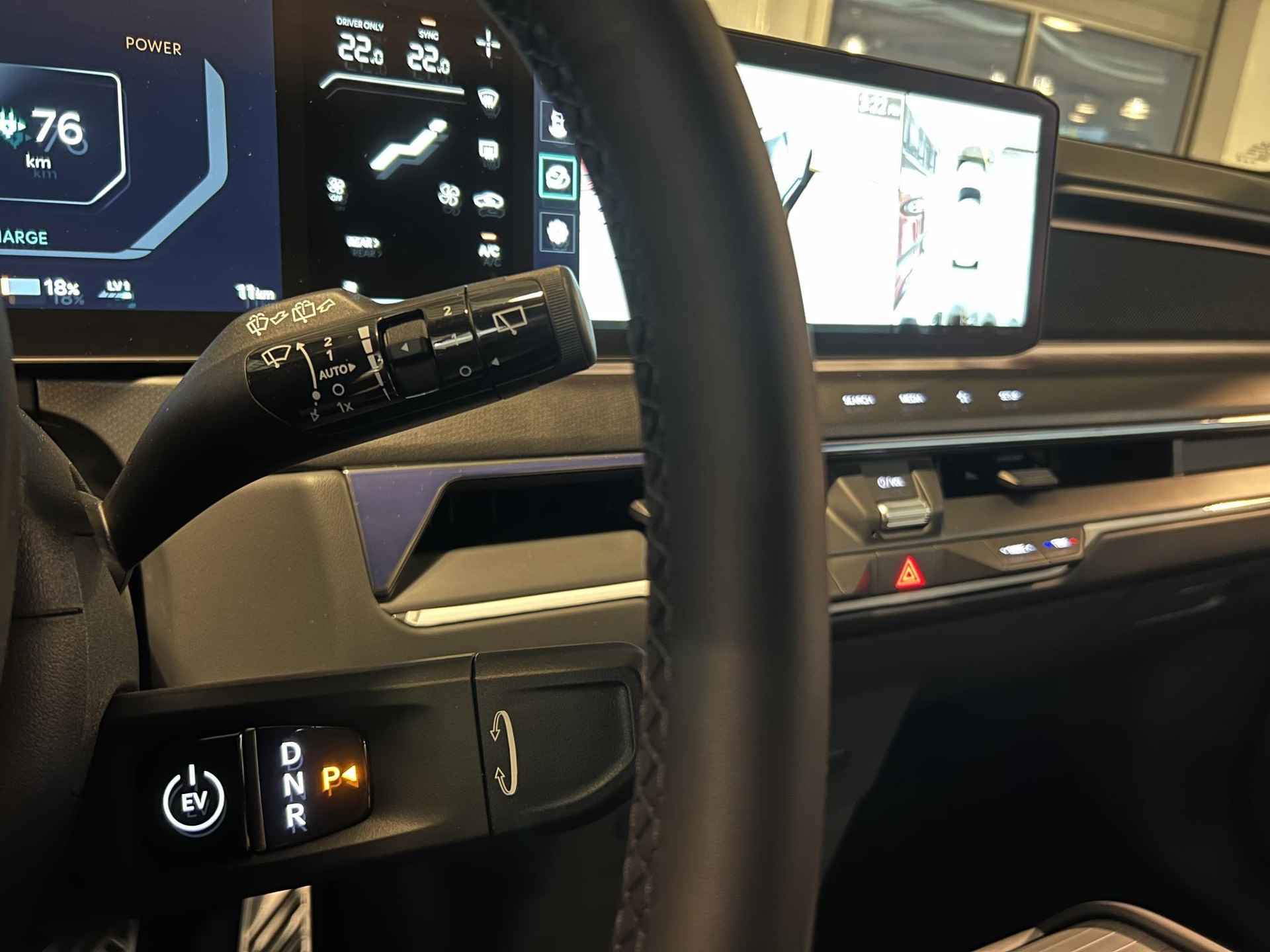 Kia EV9 Launch Edition GT-Line AWD 100 kWh | Te Bestellen! | Digitale Binnenspiegel | 360 Graden Camera | Stuurverwarming | Stoelverwarming-/Ventilatie V & A | Elektrische Achterklep | 21" LM Zwarte Velgen | - 49/59