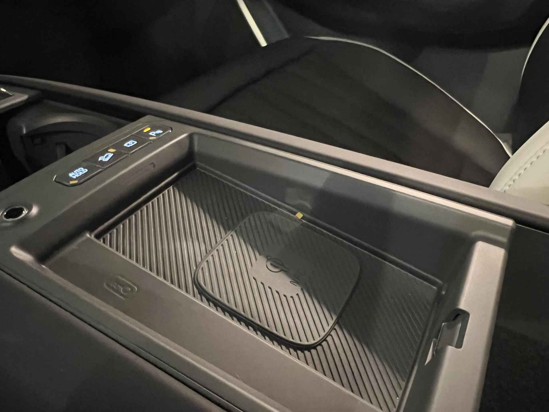 Kia EV9 Launch Edition GT-Line AWD 100 kWh | Te Bestellen! | Digitale Binnenspiegel | 360 Graden Camera | Stuurverwarming | Stoelverwarming-/Ventilatie V & A | Elektrische Achterklep | 21" LM Zwarte Velgen | - 50/59