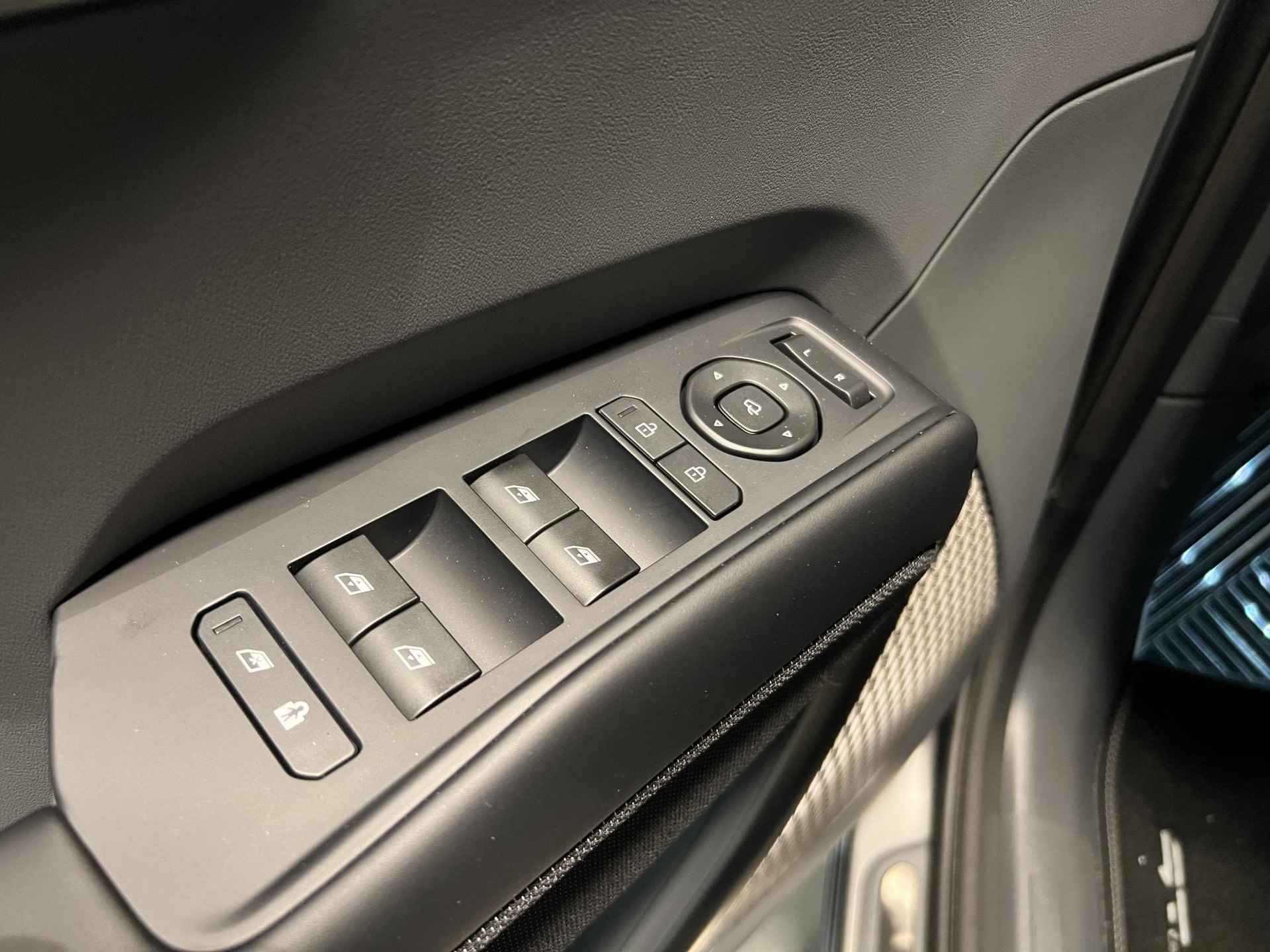 Kia EV9 Launch Edition GT-Line AWD 100 kWh | Te Bestellen! | Digitale Binnenspiegel | 360 Graden Camera | Stuurverwarming | Stoelverwarming-/Ventilatie V & A | Elektrische Achterklep | 21" LM Zwarte Velgen | - 53/59