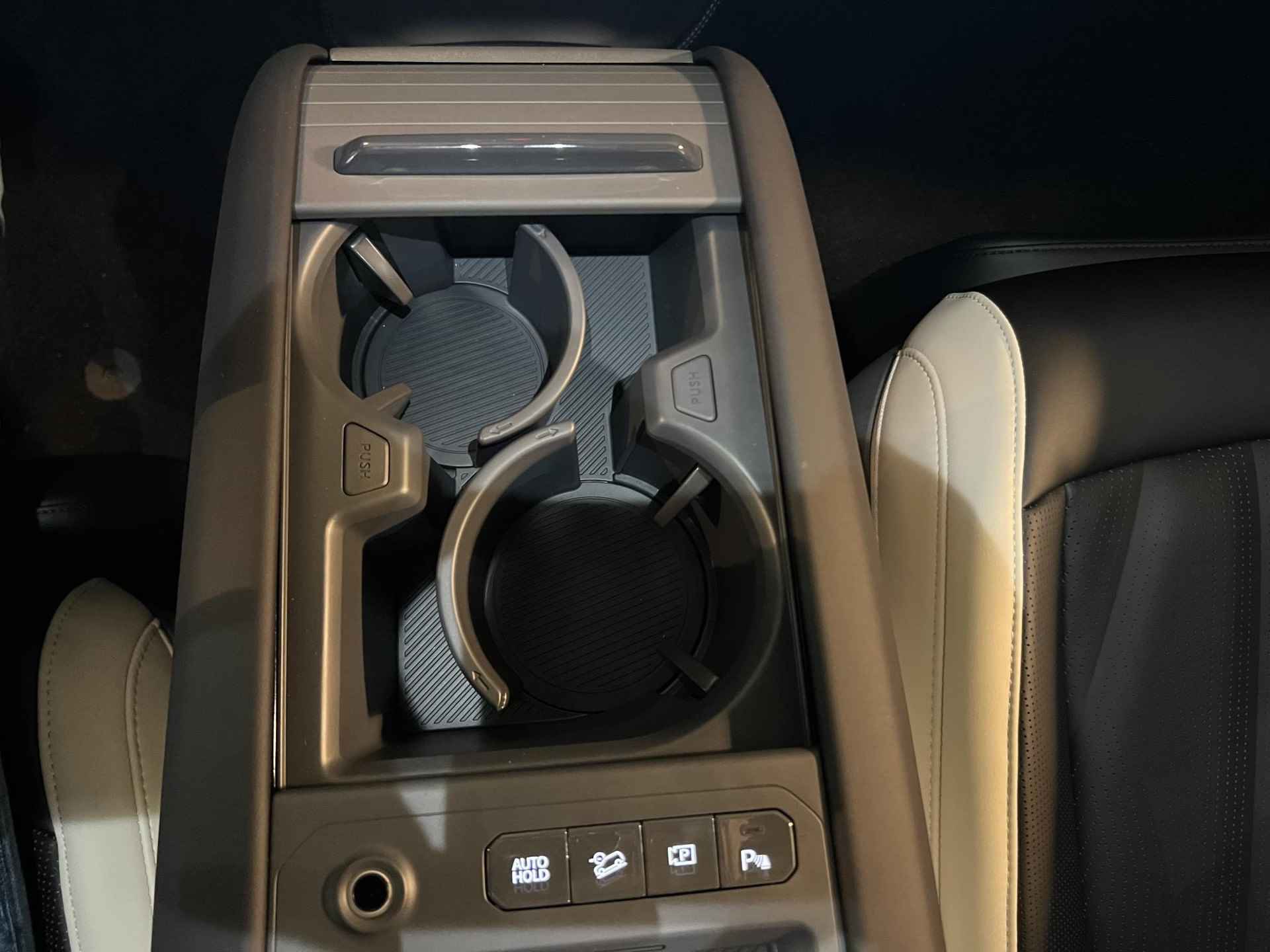 Kia EV9 Launch Edition GT-Line AWD 100 kWh | Te Bestellen! | Digitale Binnenspiegel | 360 Graden Camera | Stuurverwarming | Stoelverwarming-/Ventilatie V & A | Elektrische Achterklep | 21" LM Zwarte Velgen | - 55/59