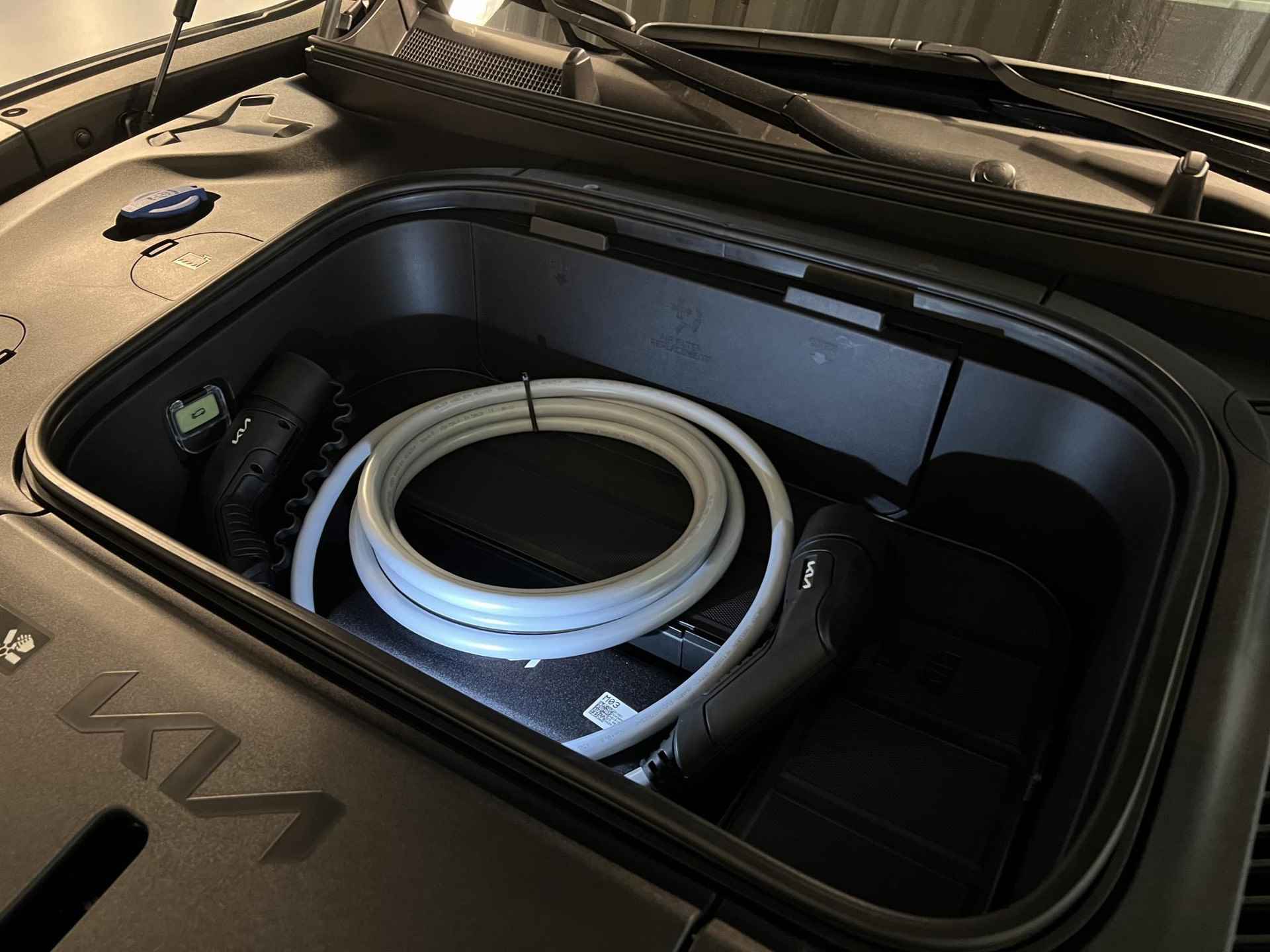 Kia EV9 Launch Edition GT-Line AWD 100 kWh | Te Bestellen! | Digitale Binnenspiegel | 360 Graden Camera | Stuurverwarming | Stoelverwarming-/Ventilatie V & A | Elektrische Achterklep | 21" LM Zwarte Velgen | - 57/59