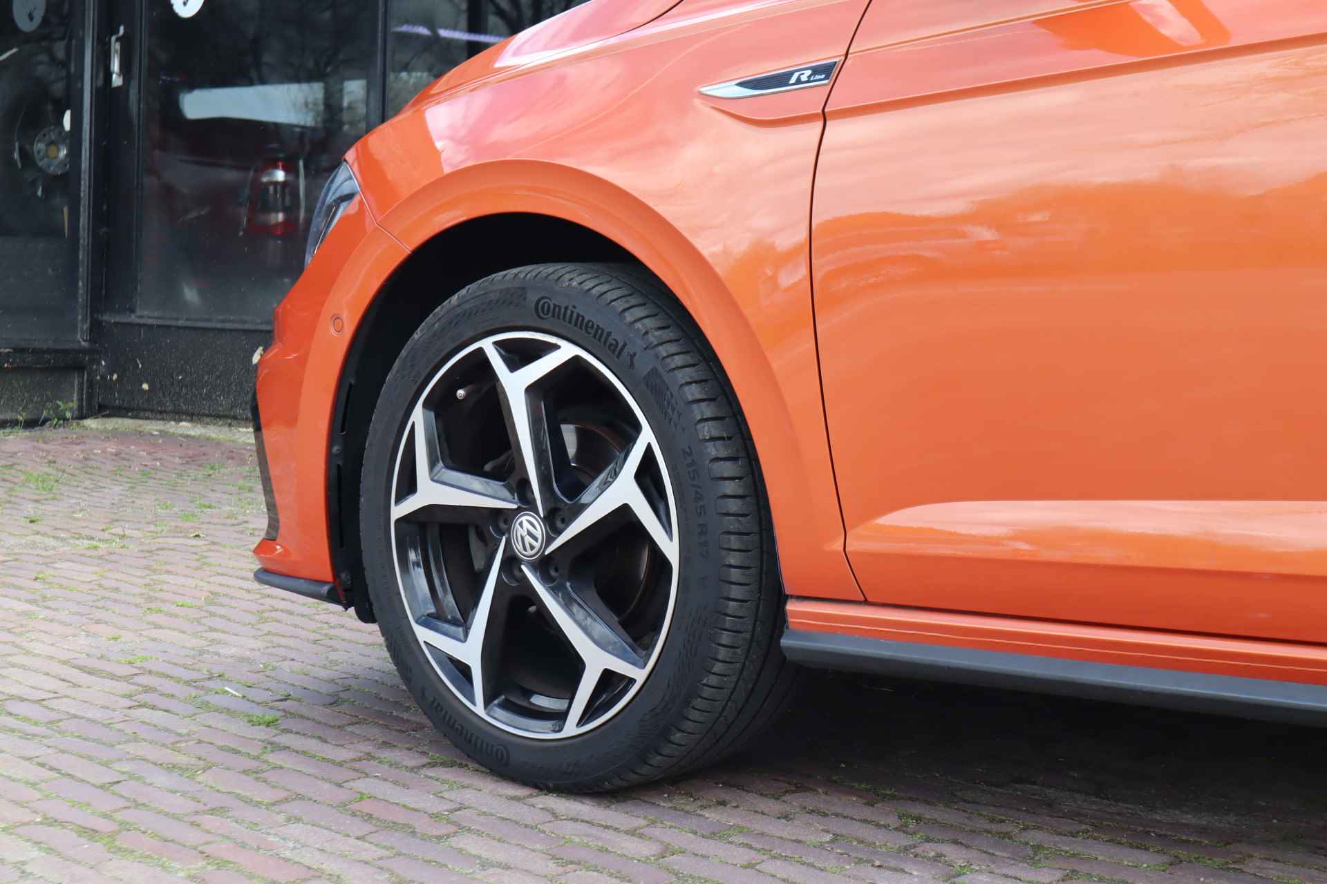 Volkswagen Polo 1.0 TSI Highline Business R | Schuifdak | R-Line in- en exterieur | Digitaal Dashboard | Park Assist | Navigatie - 7/45