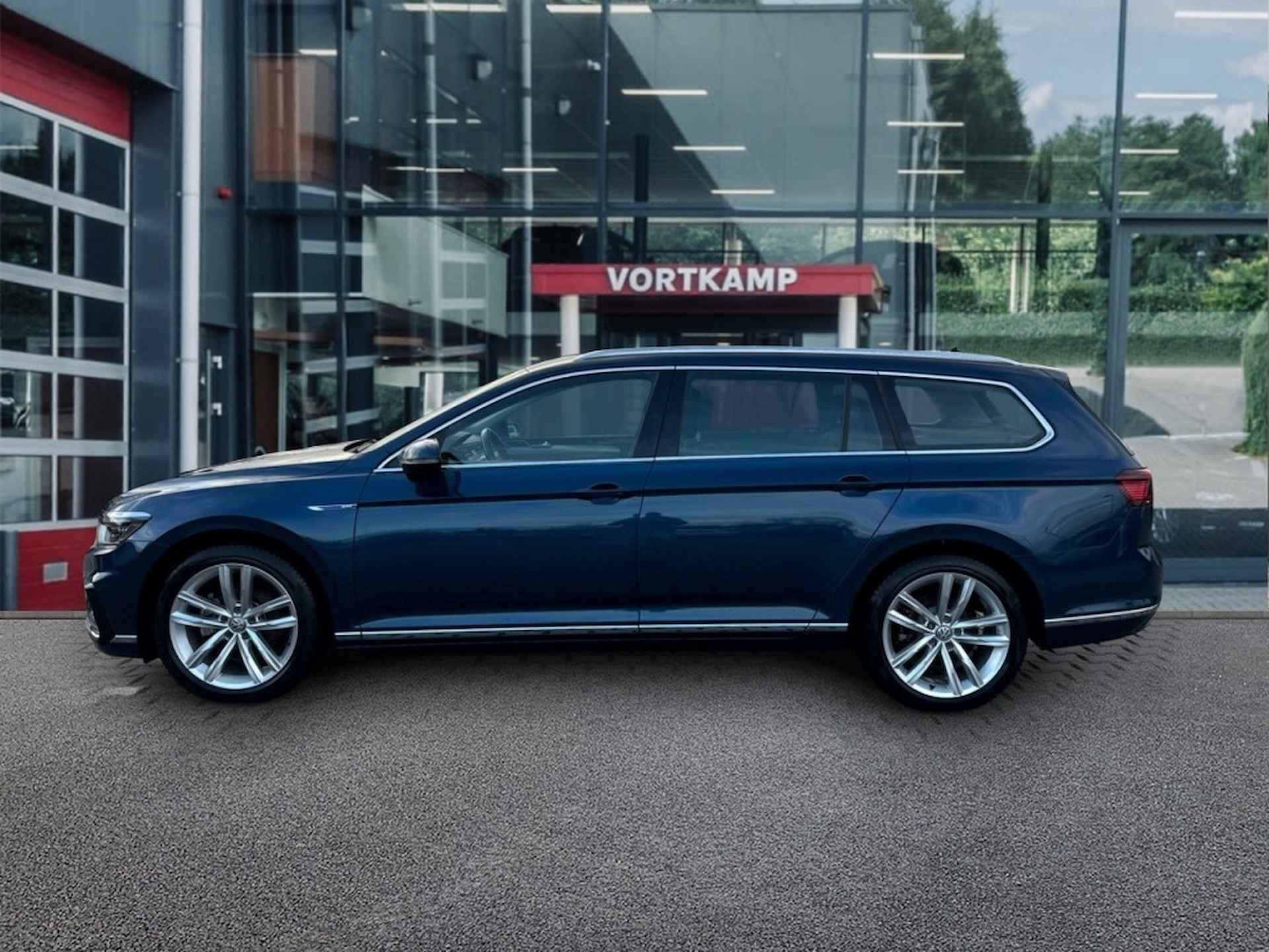 VOLKSWAGEN Passat Variant 1.4 TSI DSG GTE PANO-DAK/TREKHAAK/CAMERA/NAVI/ACC/STOELVERW - 8/27