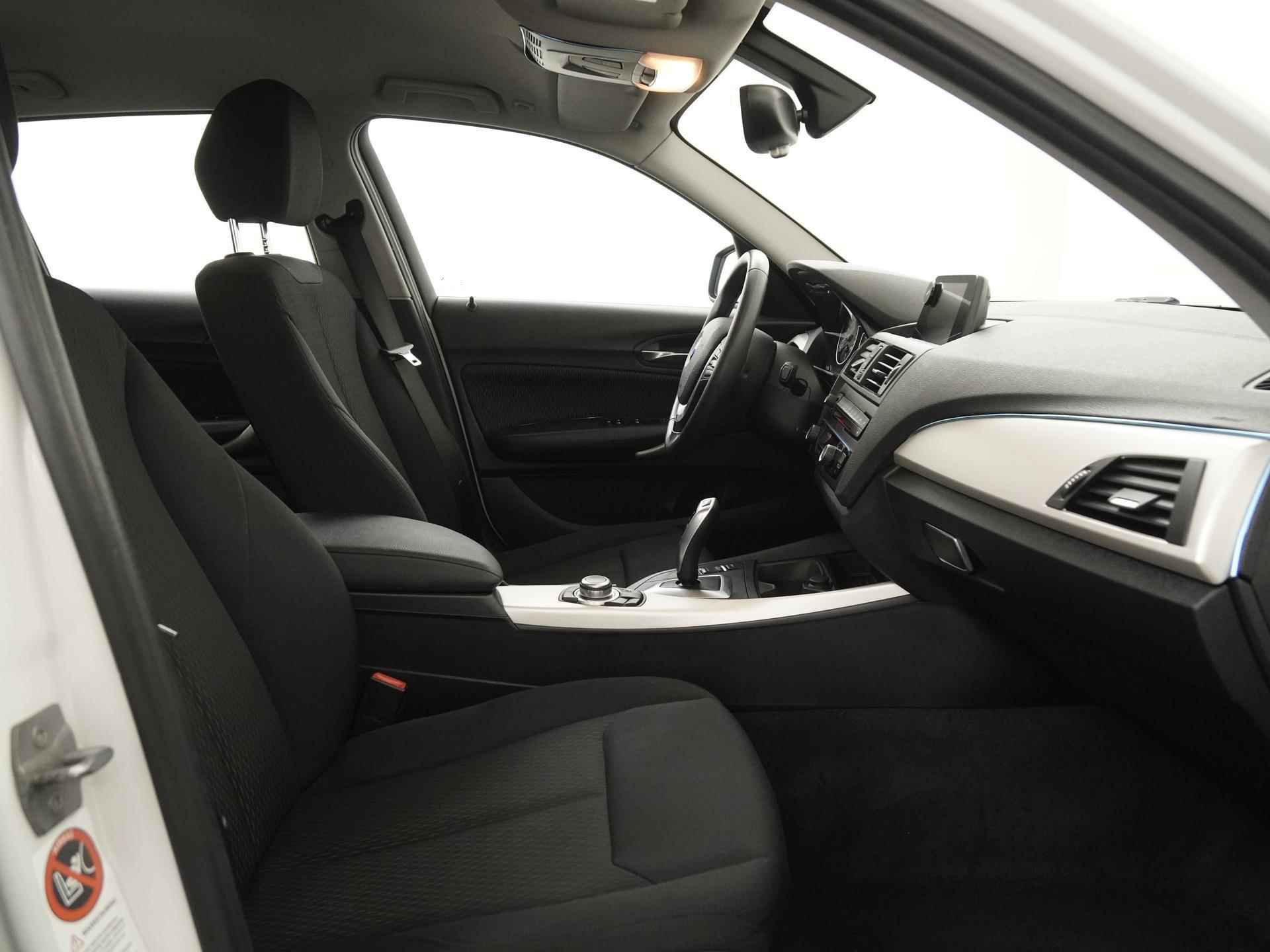 BMW 1-serie 116i Executive Automaat | Navigatie | Zondag Open! - 3/36