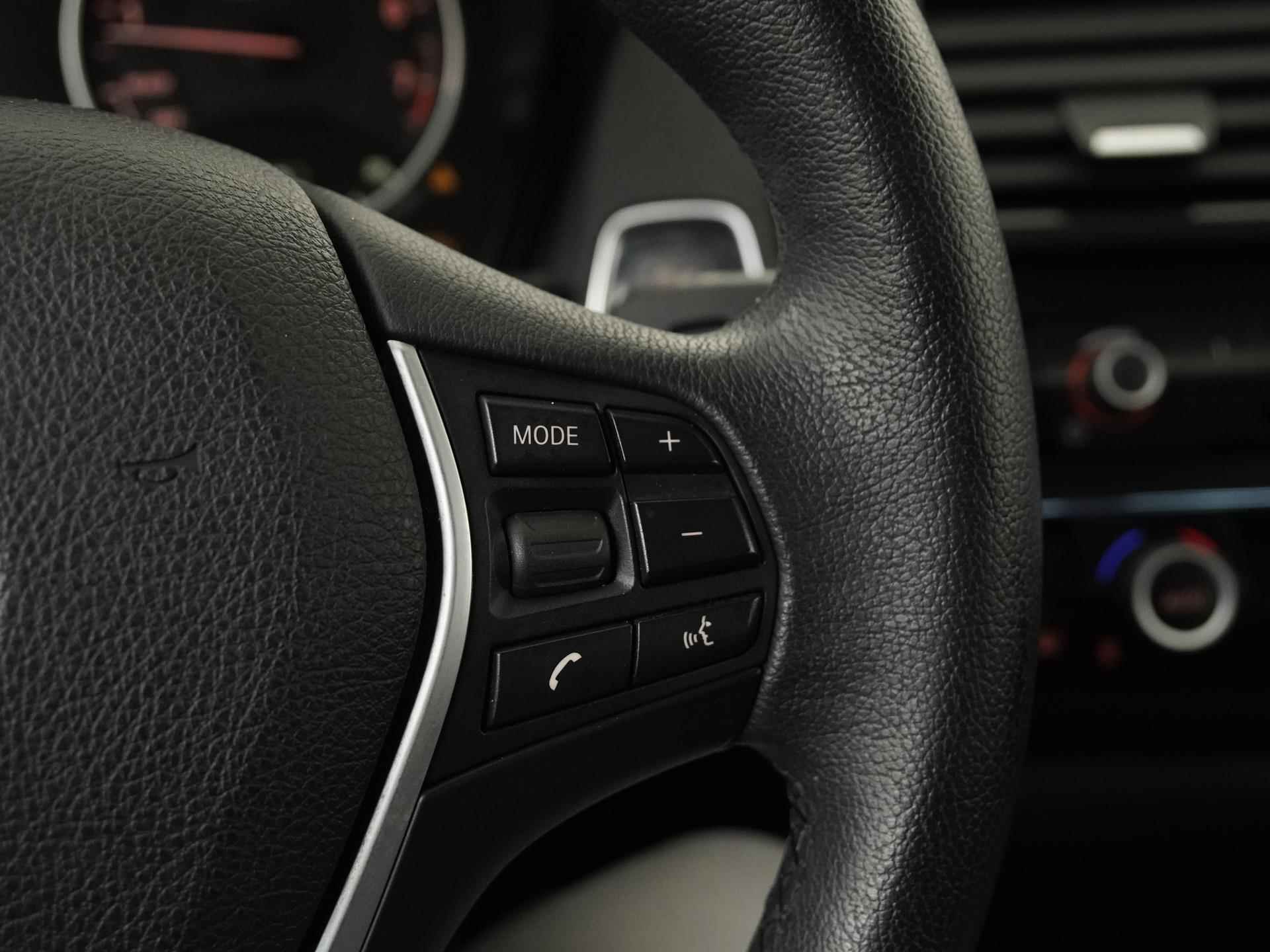 BMW 1-serie 116i Executive Automaat | Navigatie | Zondag Open! - 9/36