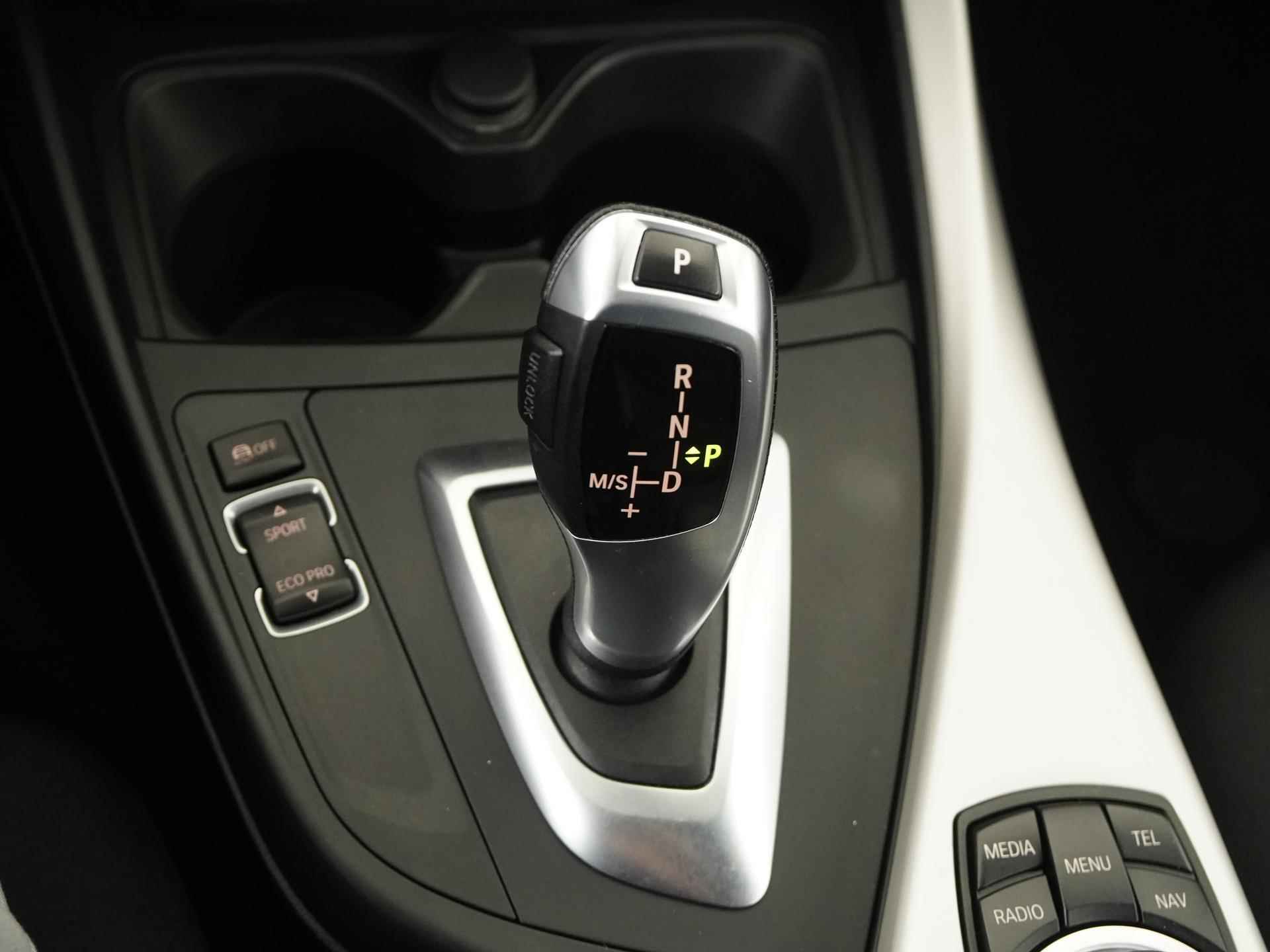 BMW 1-serie 116i Executive Automaat | Navigatie | Zondag Open! - 11/36