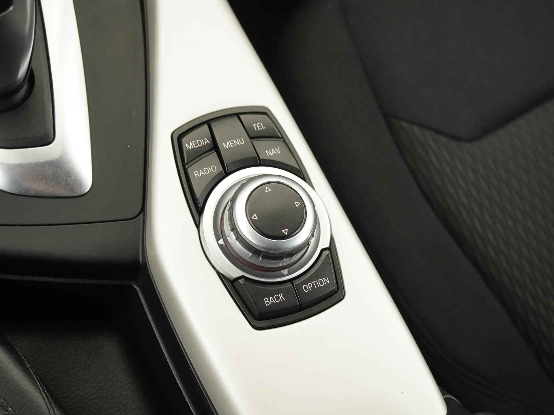 BMW 1-serie 116i Executive Automaat | Navigatie | Zondag Open! - 12/36