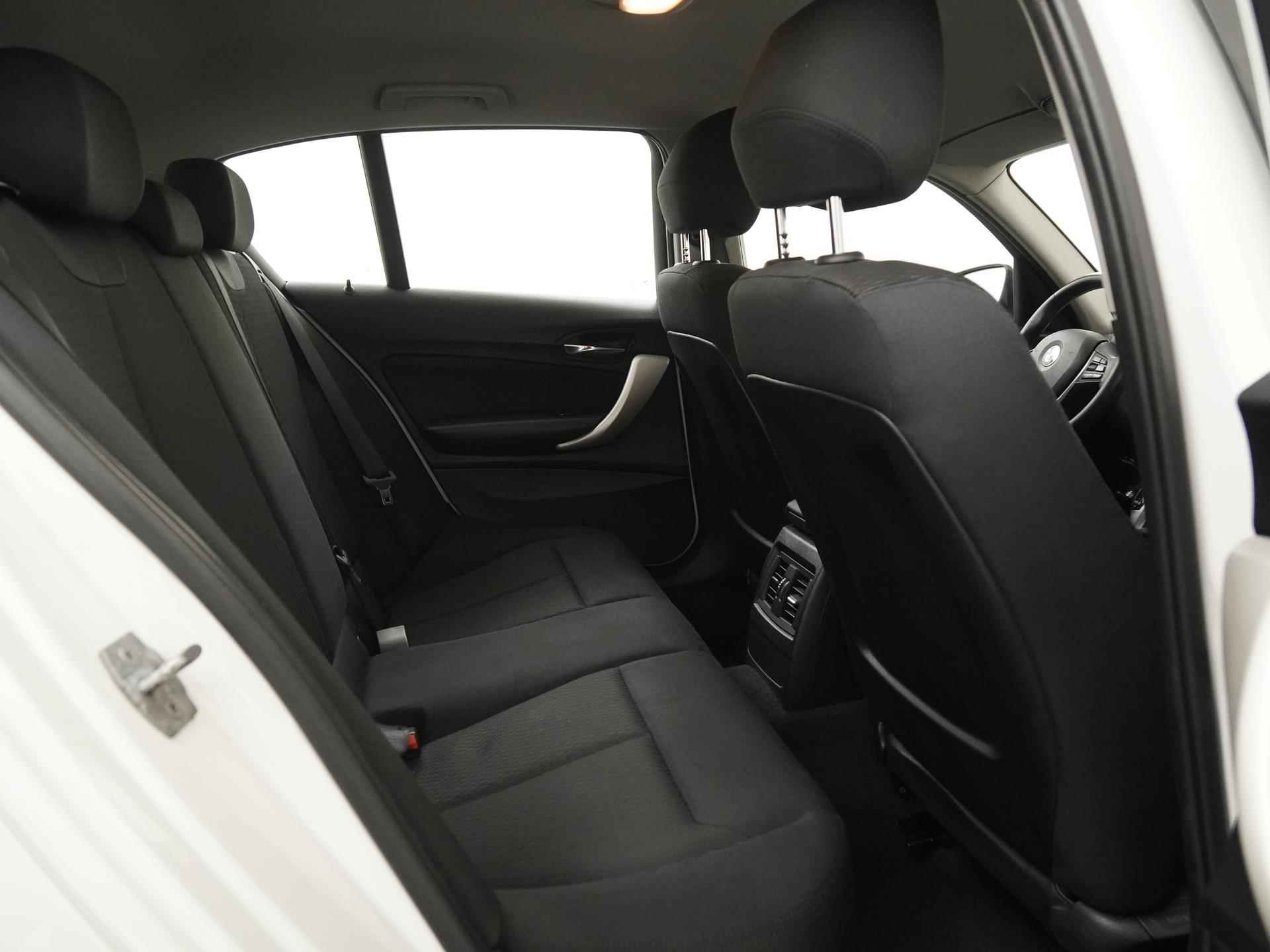 BMW 1-serie 116i Executive Automaat | Navigatie | Zondag Open! - 25/36