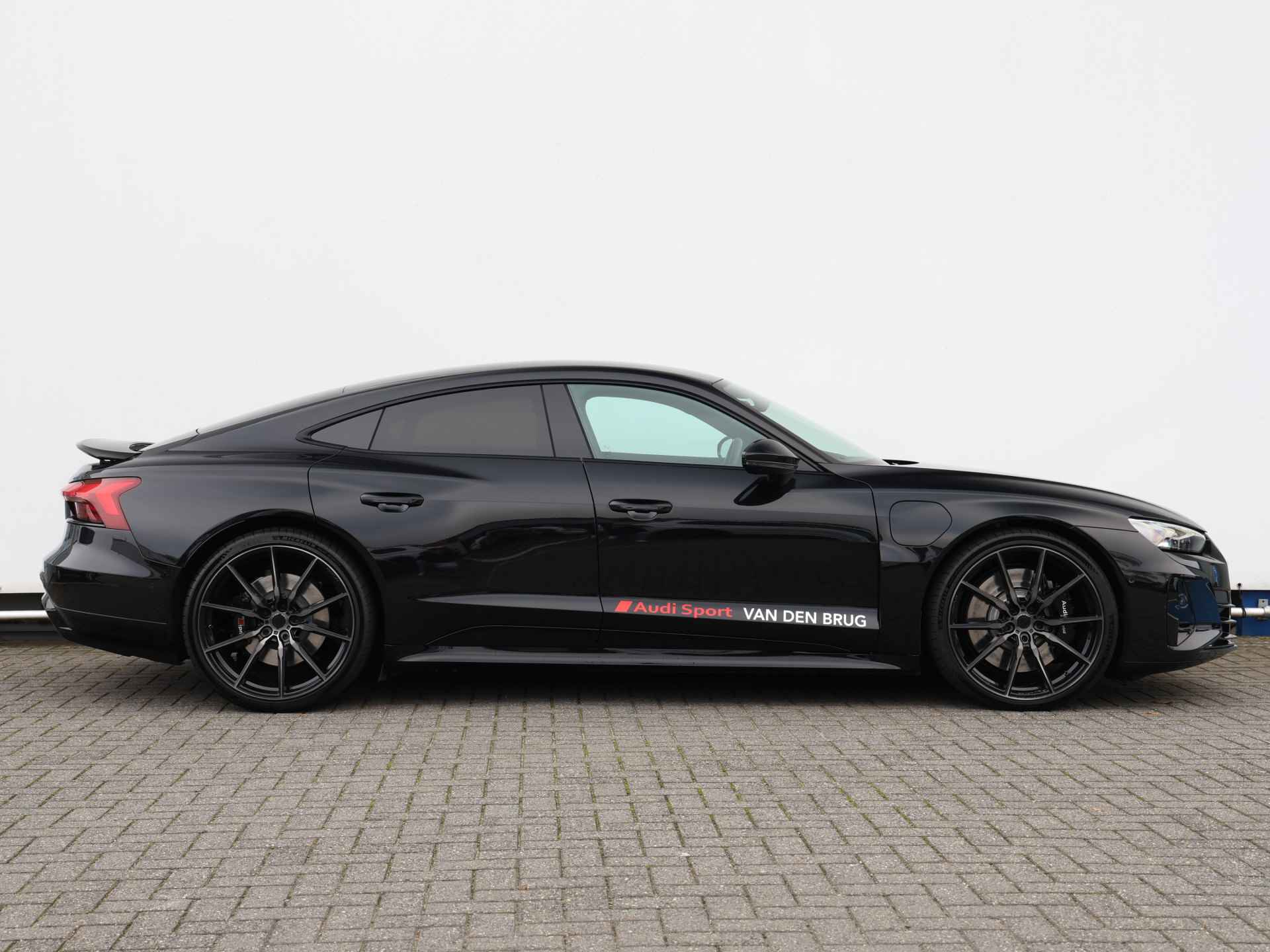 Audi e-tron GT 476pk | 95Kwh | Vierwielbesturing | Luchtvering | Concaver 22" Exclusive wielen | Panoramadak | B&O - 2/60