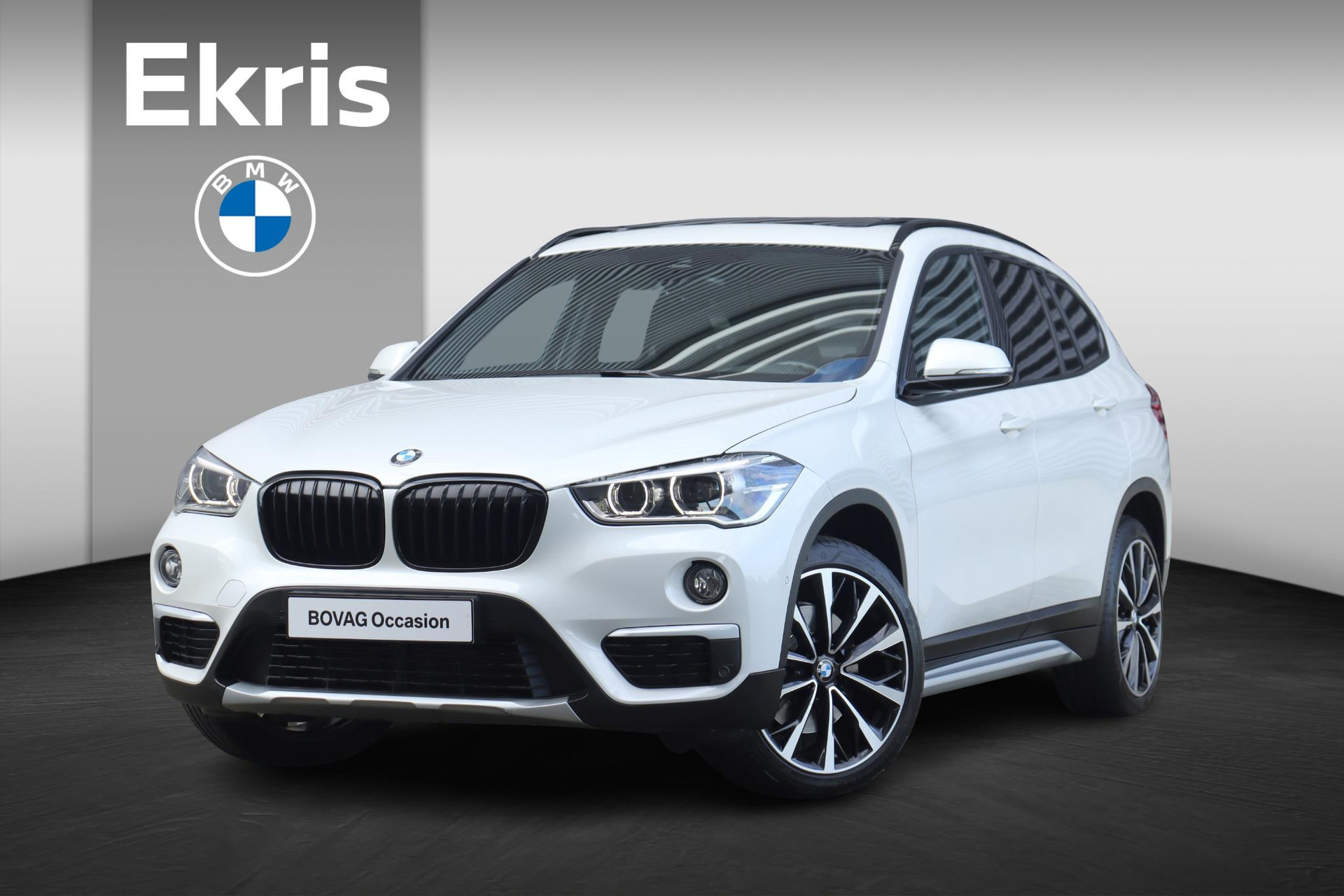 BMW X1 xDrive20i | High Executive | X-Line | Trekhaak | Panodak | Harman Kardon | Elektr. Voorstoelen | Achteruitrijcamera | Head-Up | 18''LMV