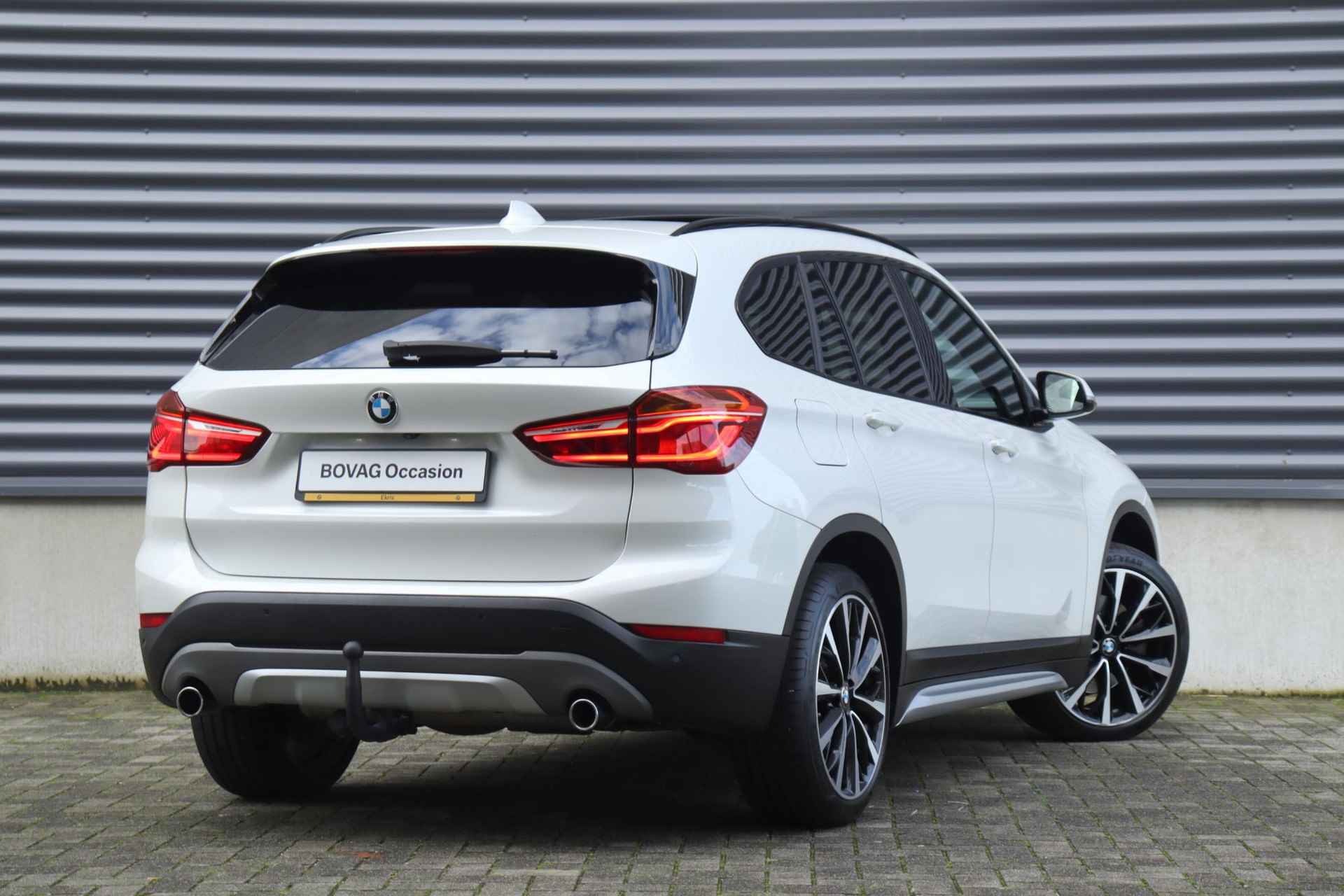 BMW X1 xDrive20i | High Executive | X-Line | Trekhaak | Panodak | Harman Kardon | Elektr. Voorstoelen | Achteruitrijcamera | Head-Up | 18''LMV - 2/38