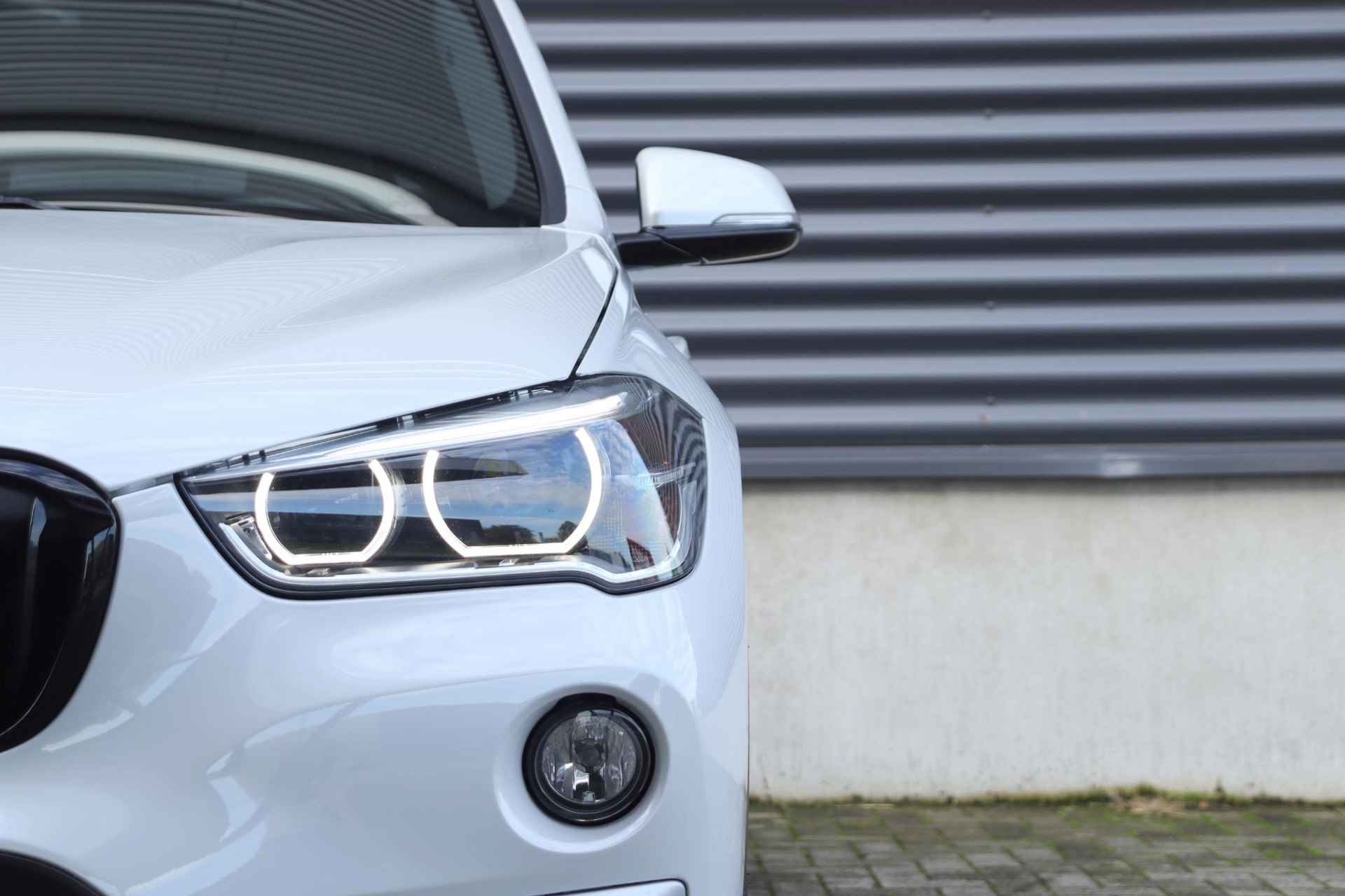 BMW X1 xDrive20i | High Executive | X-Line | Trekhaak | Panodak | Harman Kardon | Elektr. Voorstoelen | Achteruitrijcamera | Head-Up | 18''LMV - 36/38